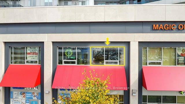 7163 Yonge St Property Photo 1