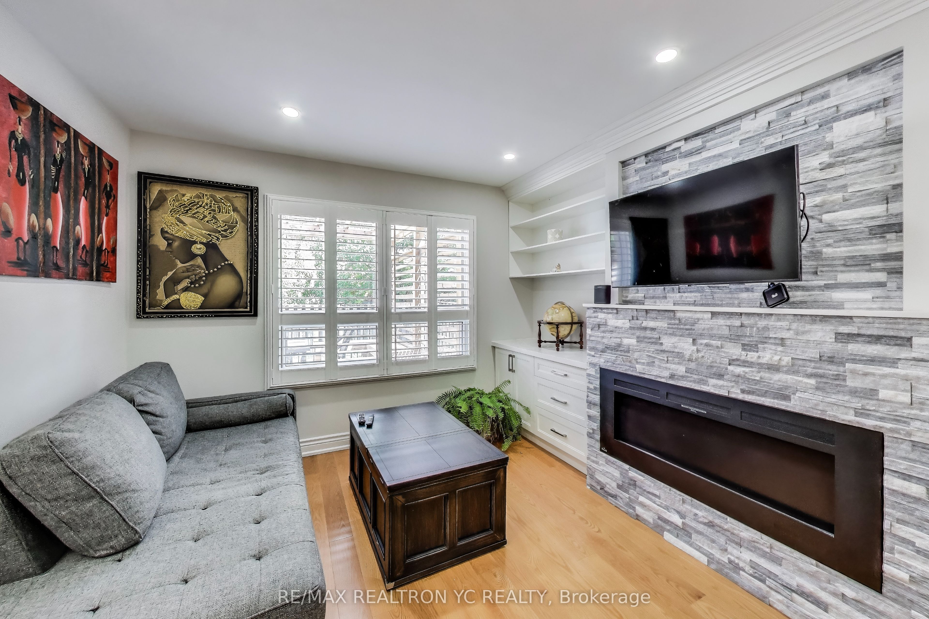 28 Elmpark Court Property Photo 4