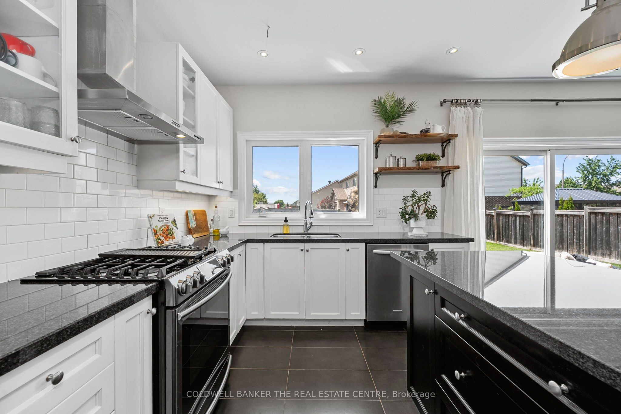 264 Church Street N Property Photo 3
