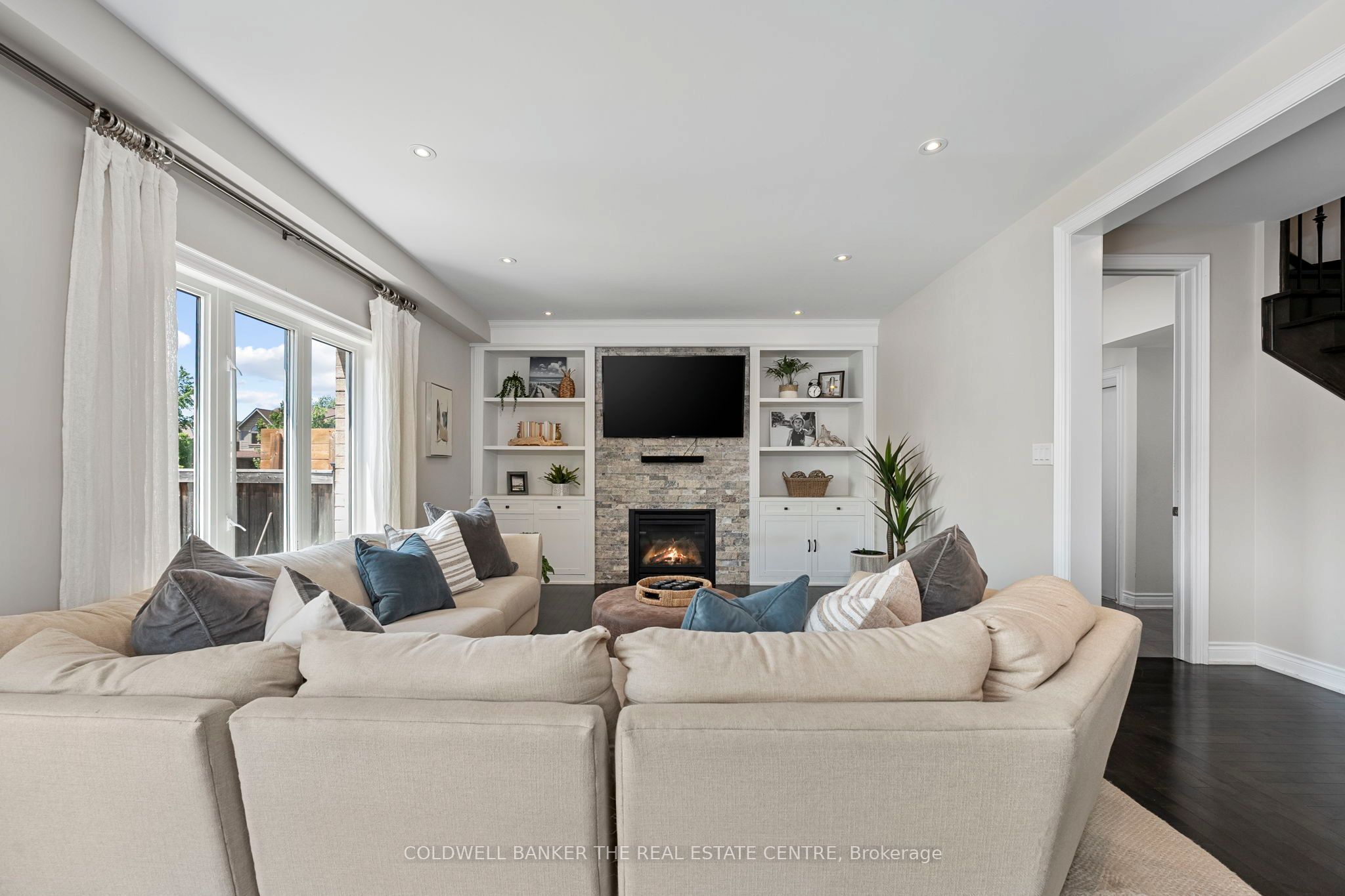 264 Church Street N Property Photo 6