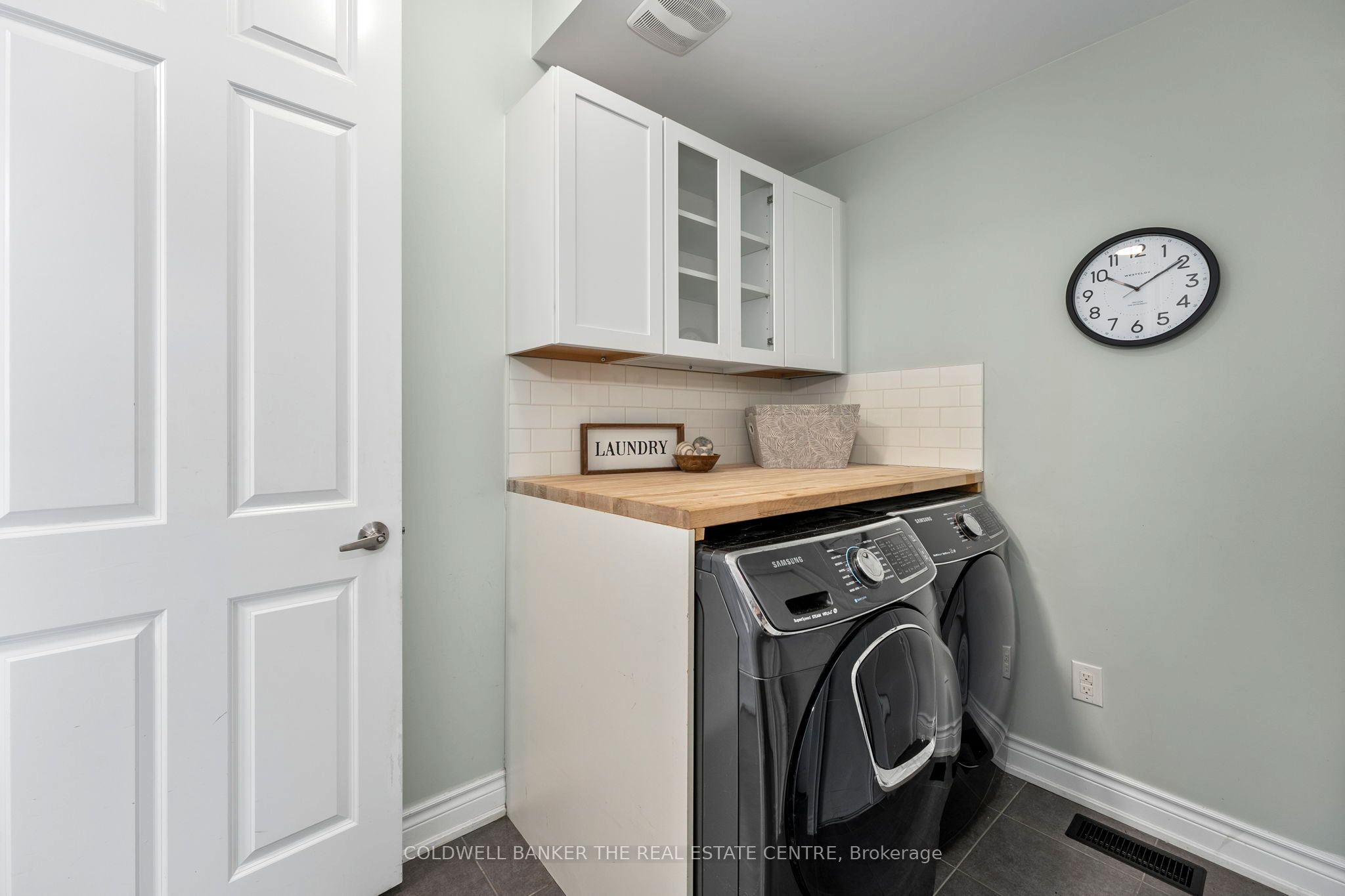 264 Church Street N Property Photo 14