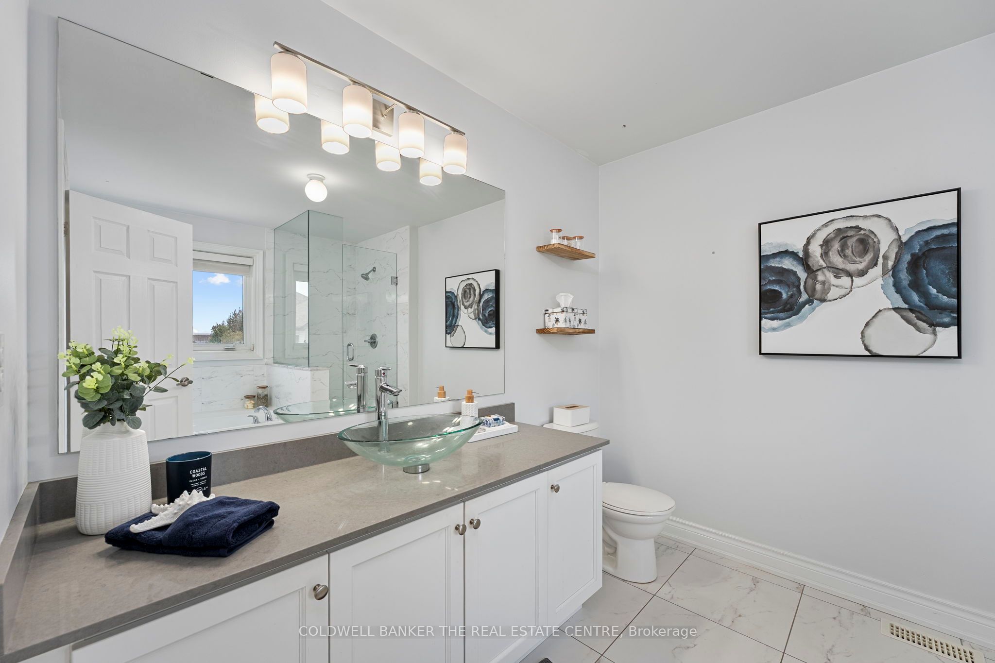 264 Church Street N Property Photo 17