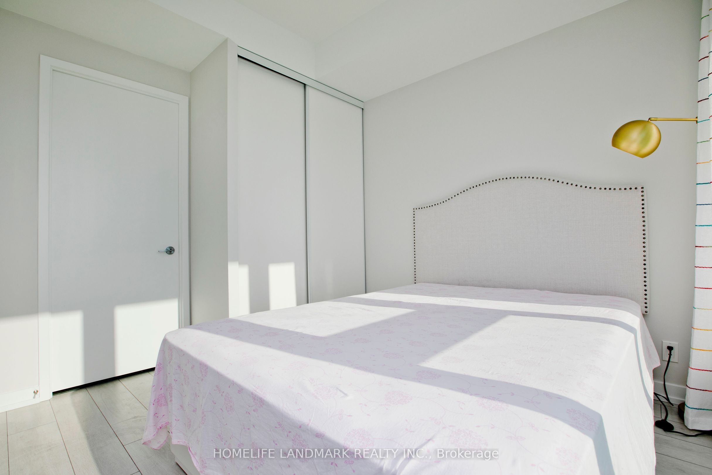 #2105 - 898 Portage Parkway Property Photo 2