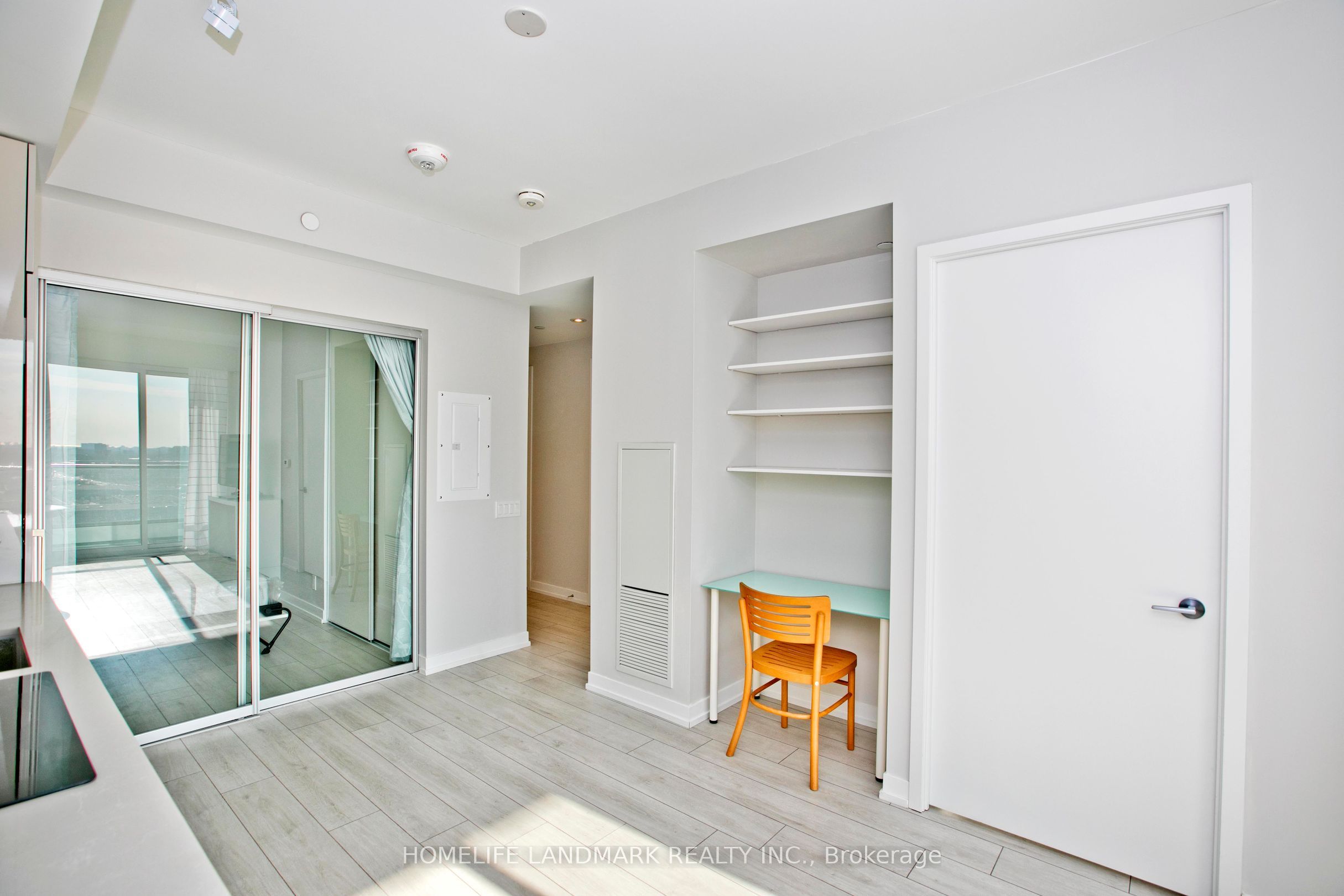 #2105 - 898 Portage Parkway Property Photo 3