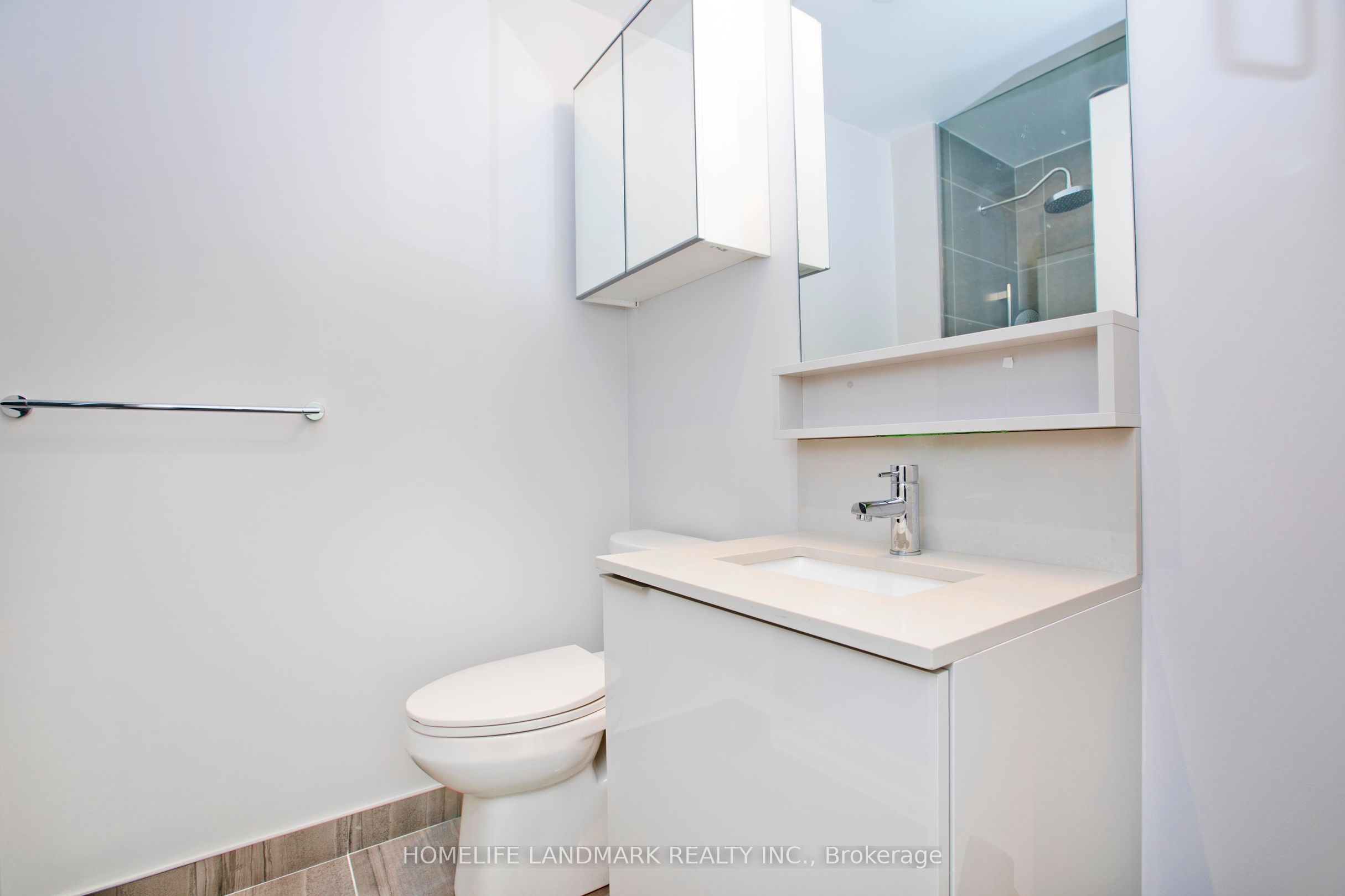 #2105 - 898 Portage Parkway Property Photo 6