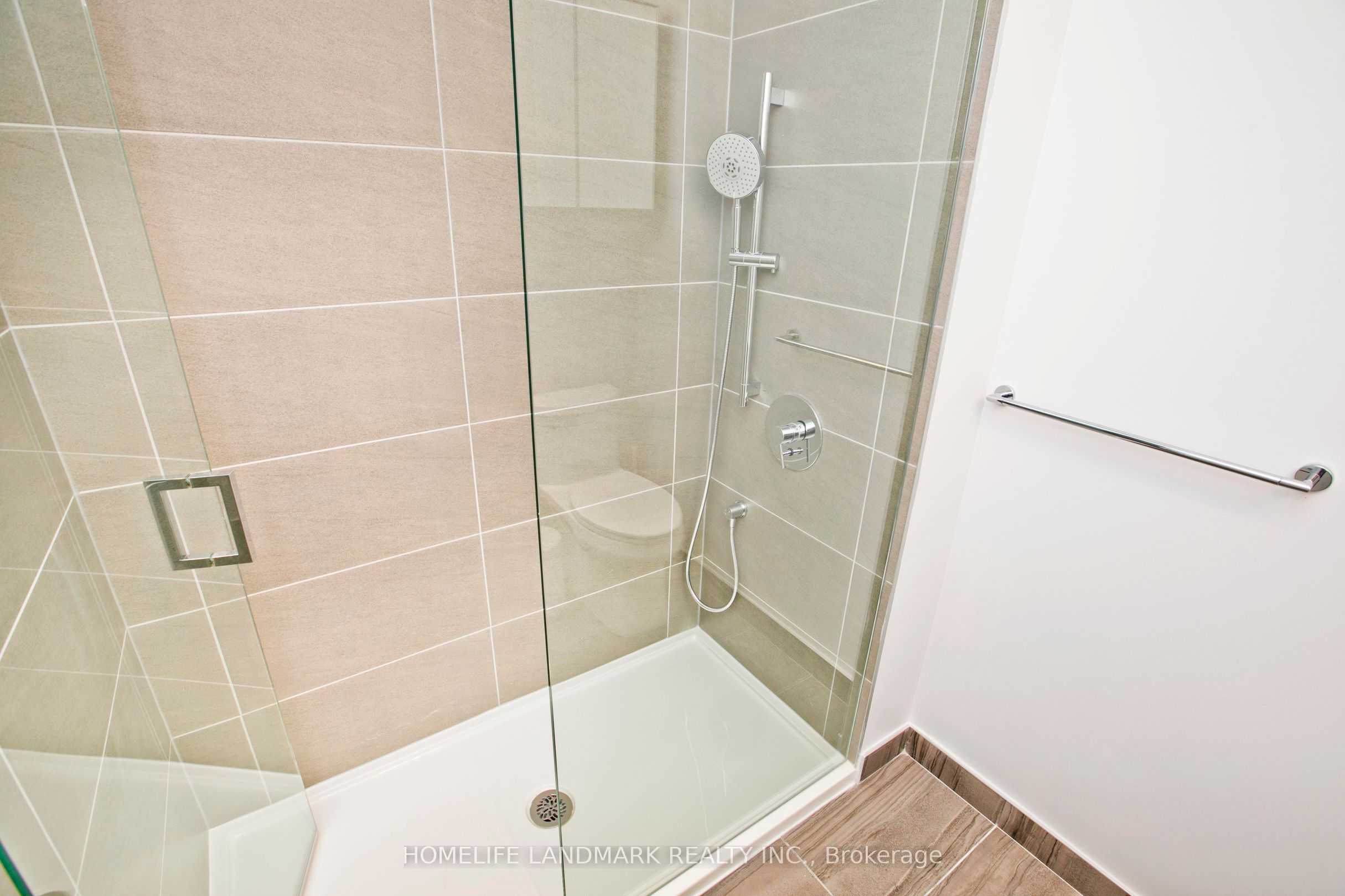 #2105 - 898 Portage Parkway Property Photo 7