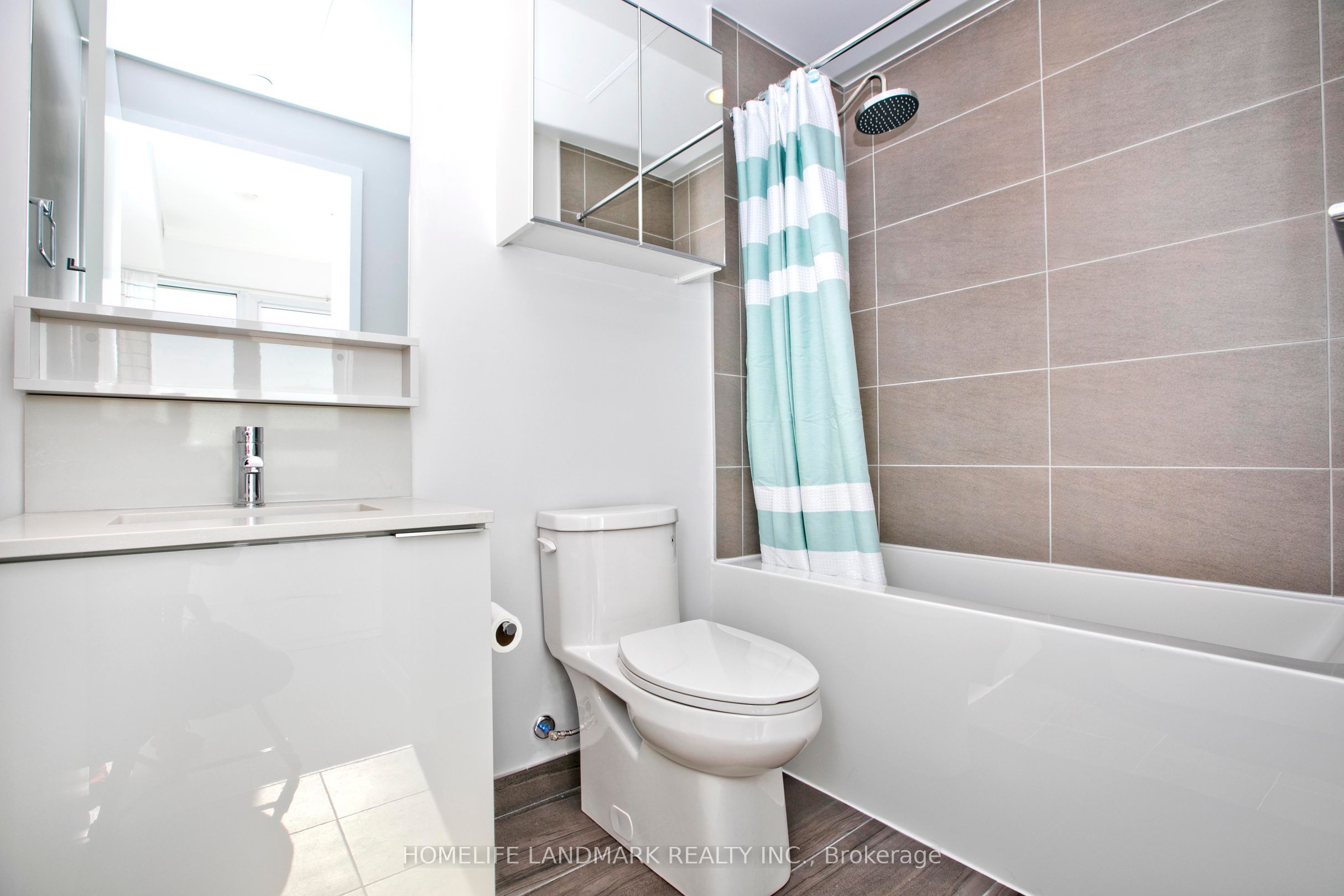 #2105 - 898 Portage Parkway Property Photo 8