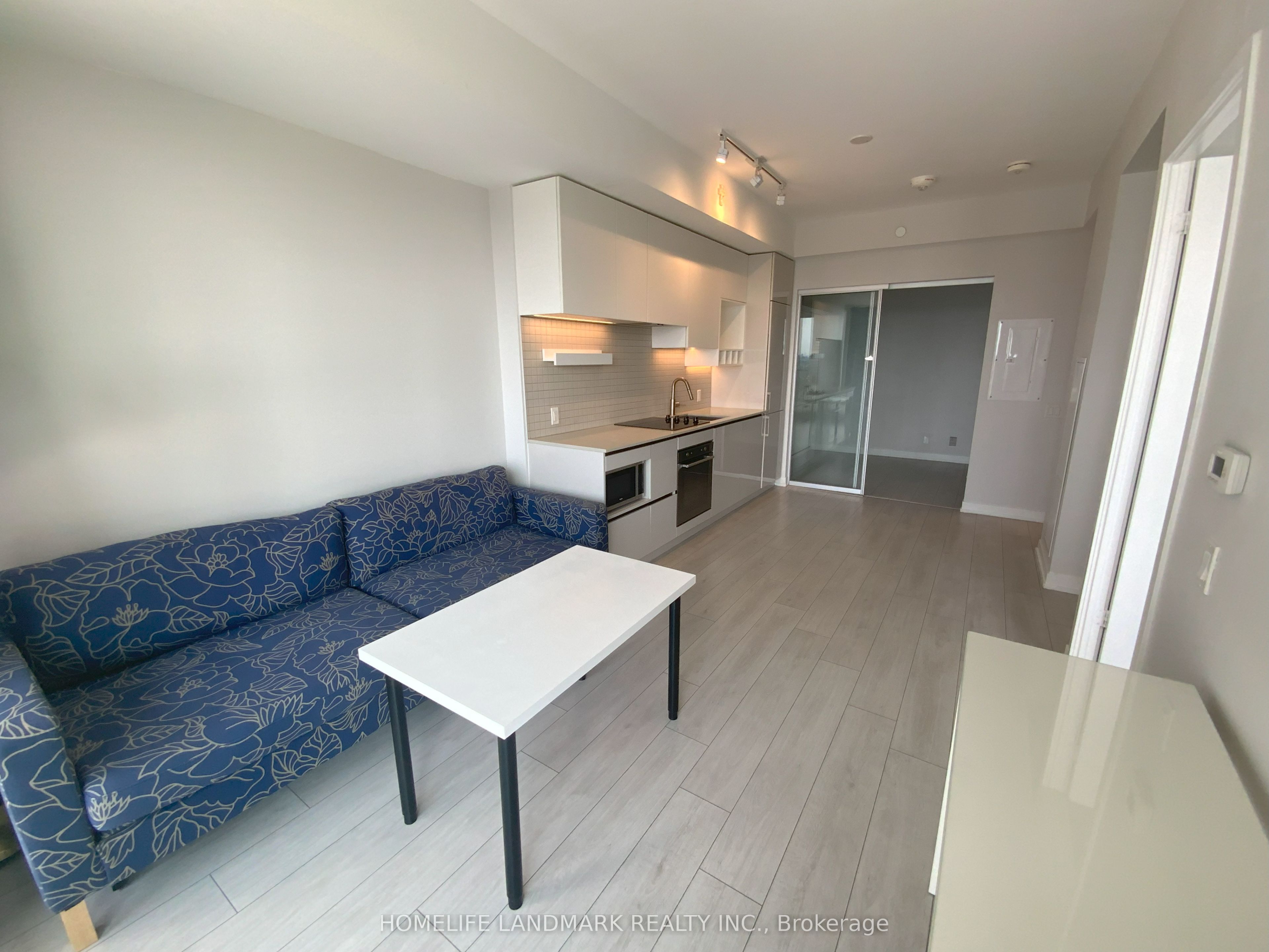 #2105 - 898 Portage Parkway Property Photo 10