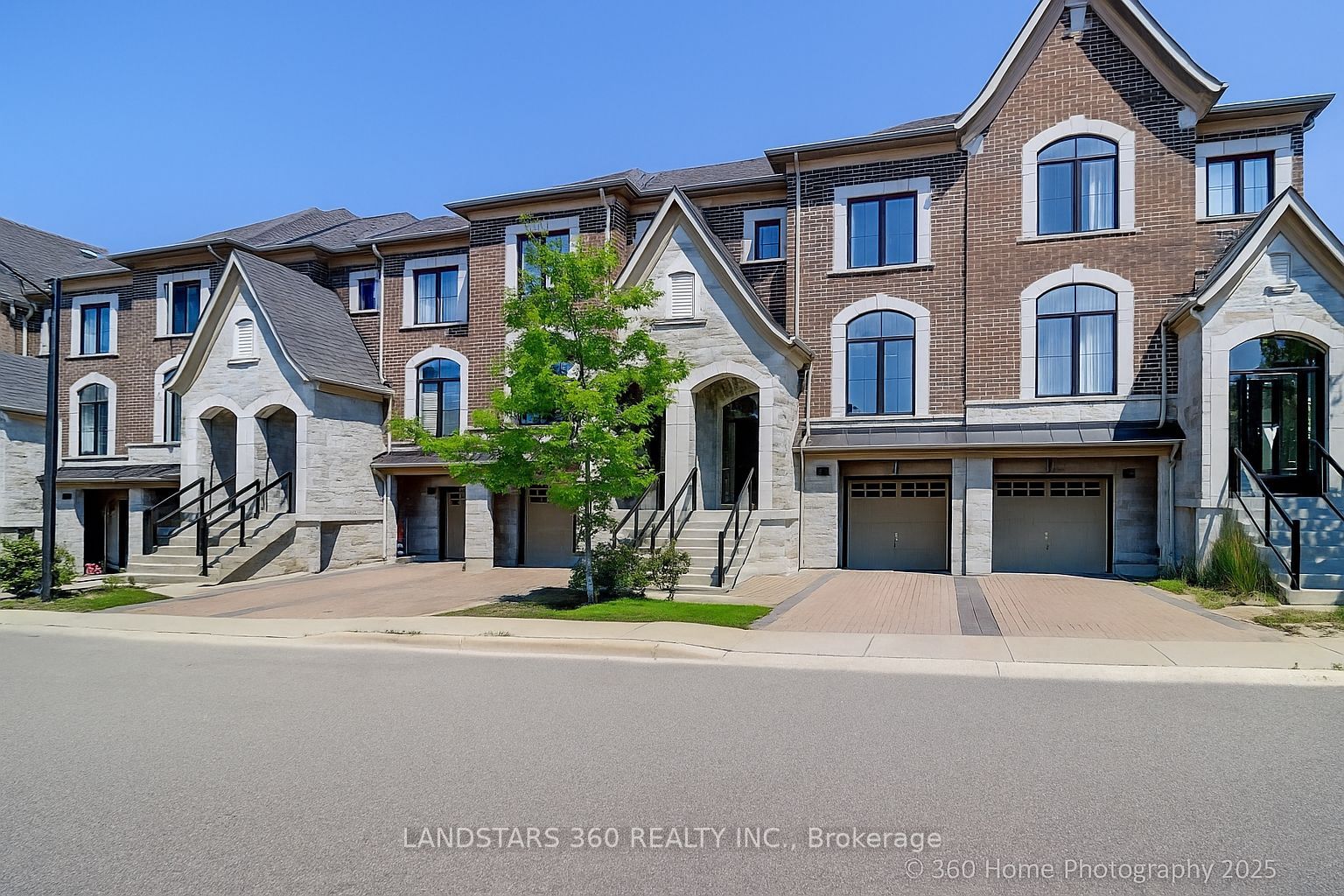 27 Duncombe Lane N Property Photo 1