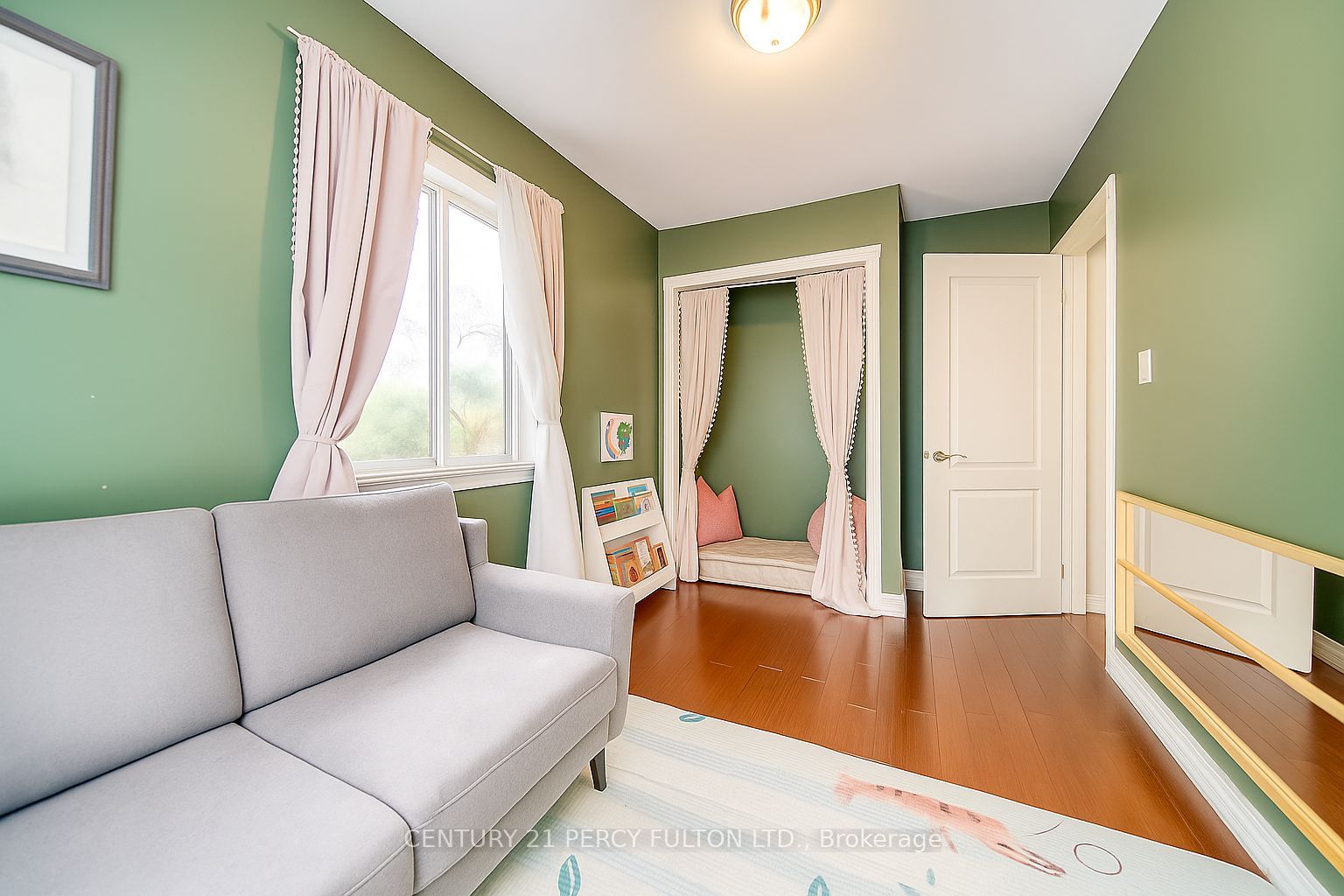 #upper - 744 William Street Property Photo 9