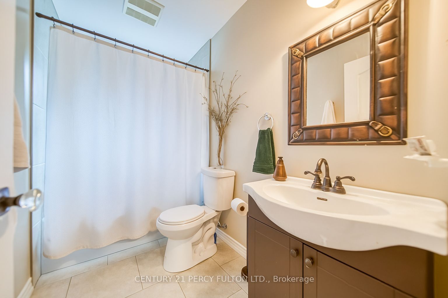 #upper - 744 William Street Property Photo 11