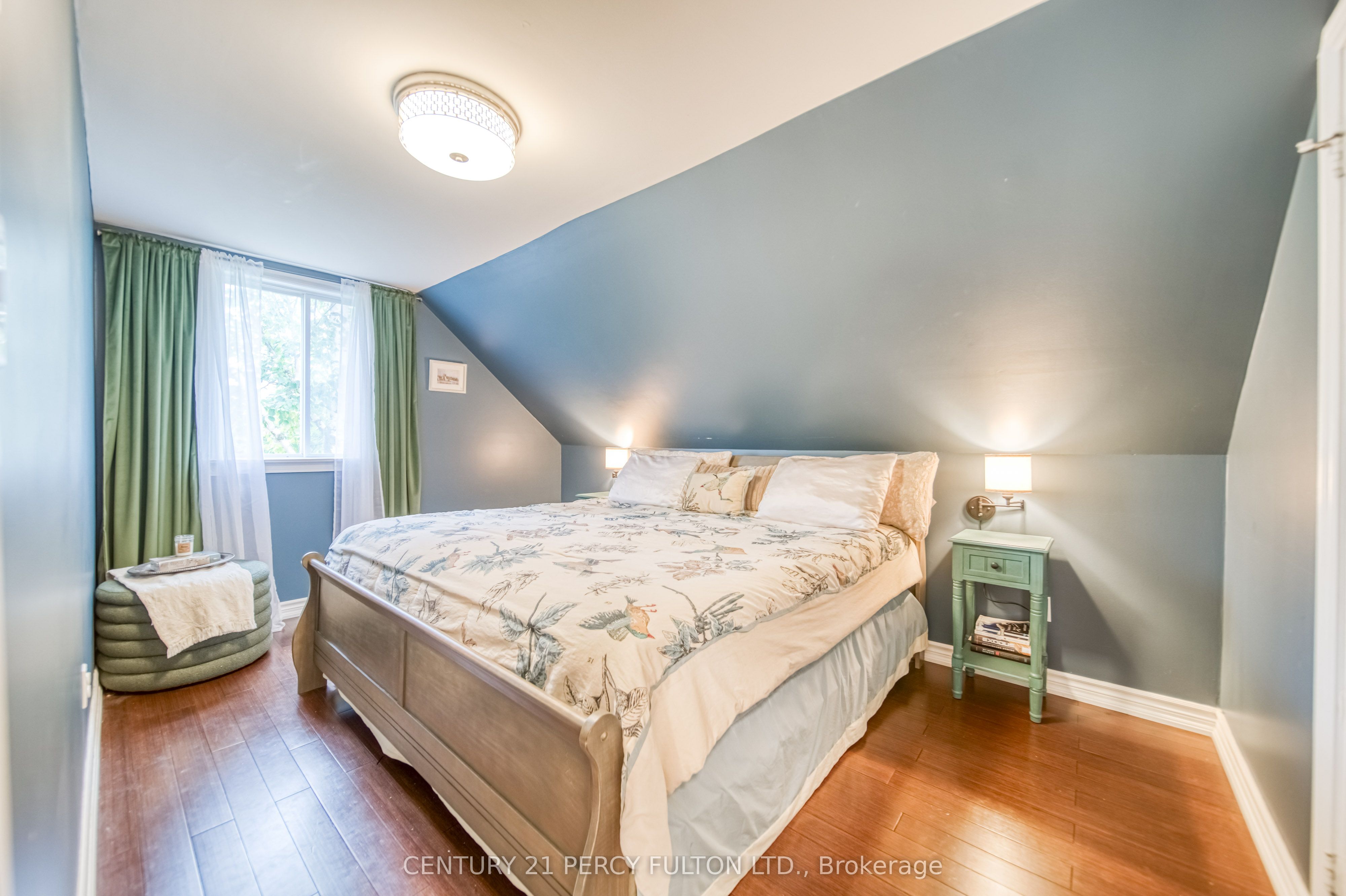 #upper - 744 William Street Property Photo 14