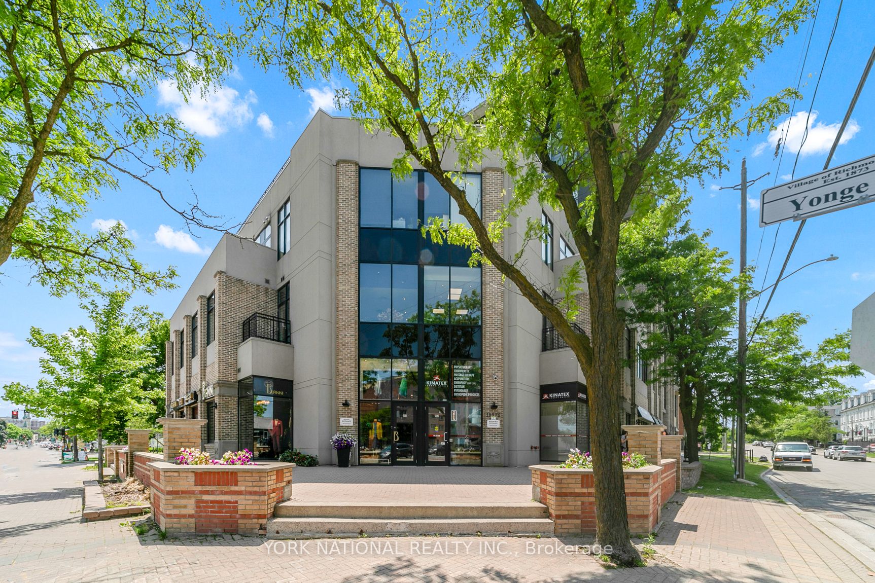 10376 Yonge Street 204-206 Property Photo