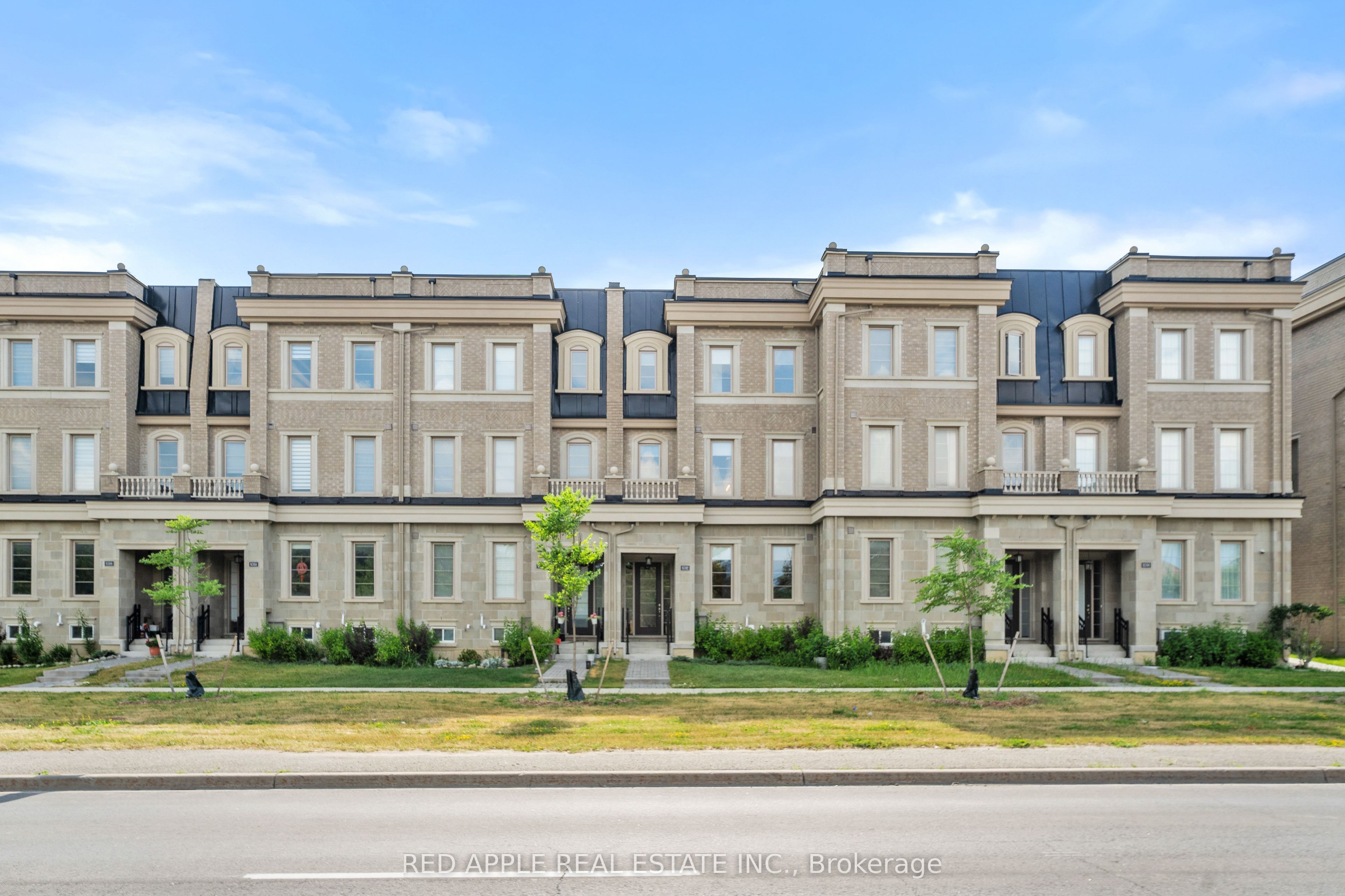 9392 Bayview Avenue Property Photo 1
