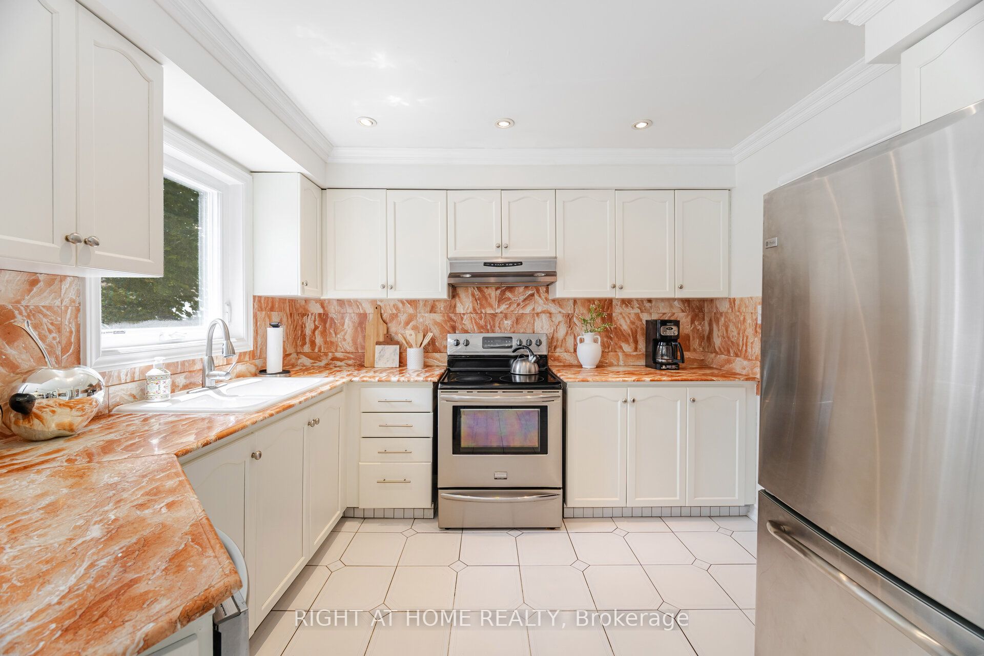 25 Feltham Road Property Photo 5