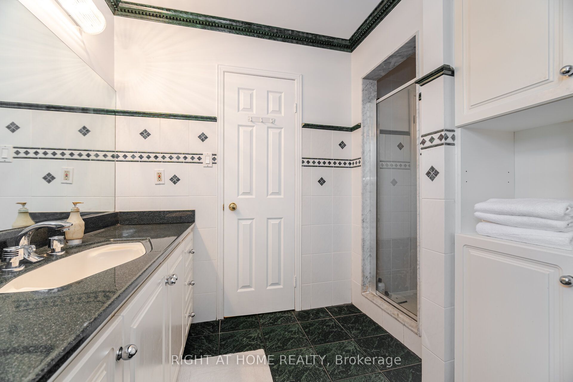 25 Feltham Road Property Photo 16
