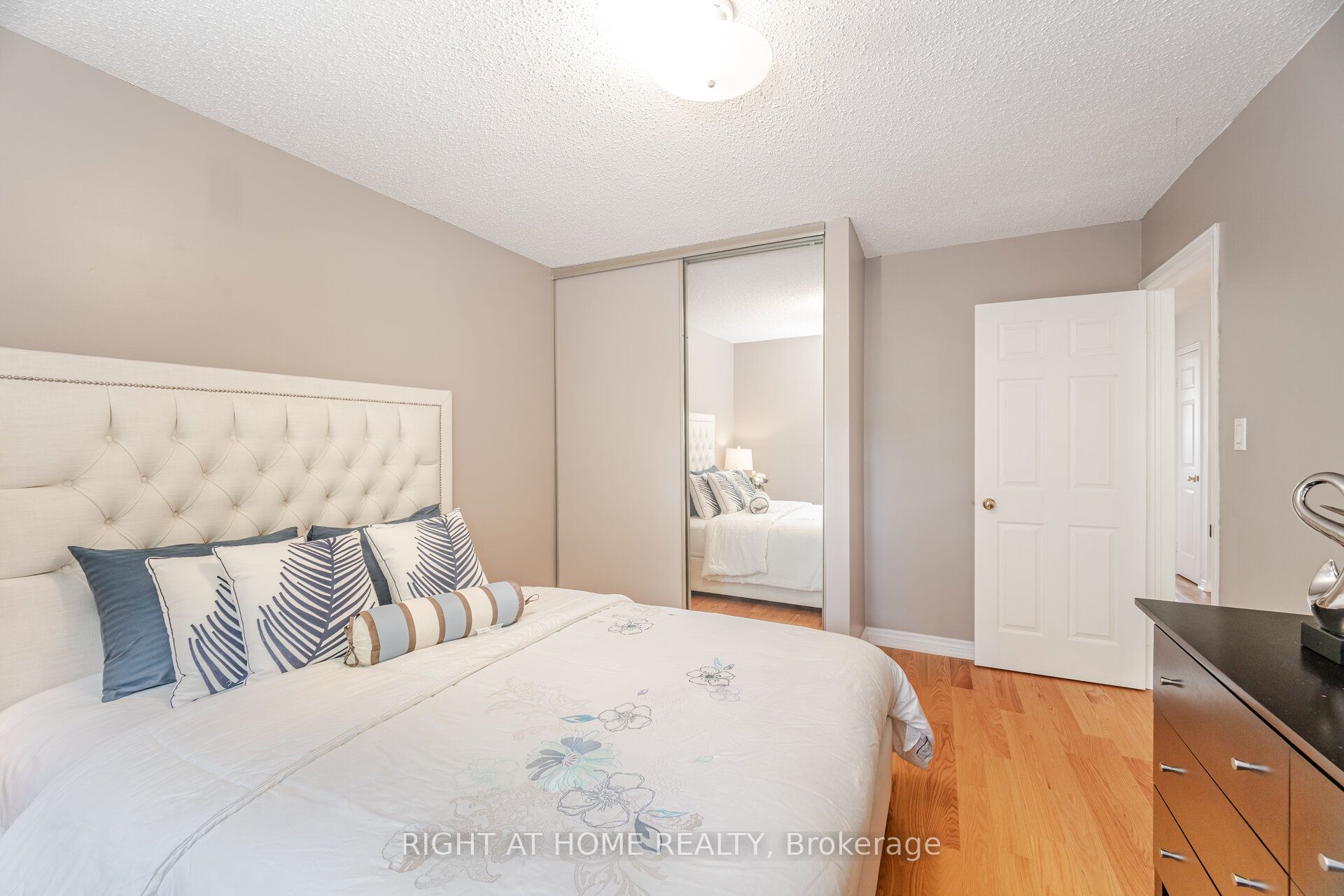 25 Feltham Road Property Photo 20