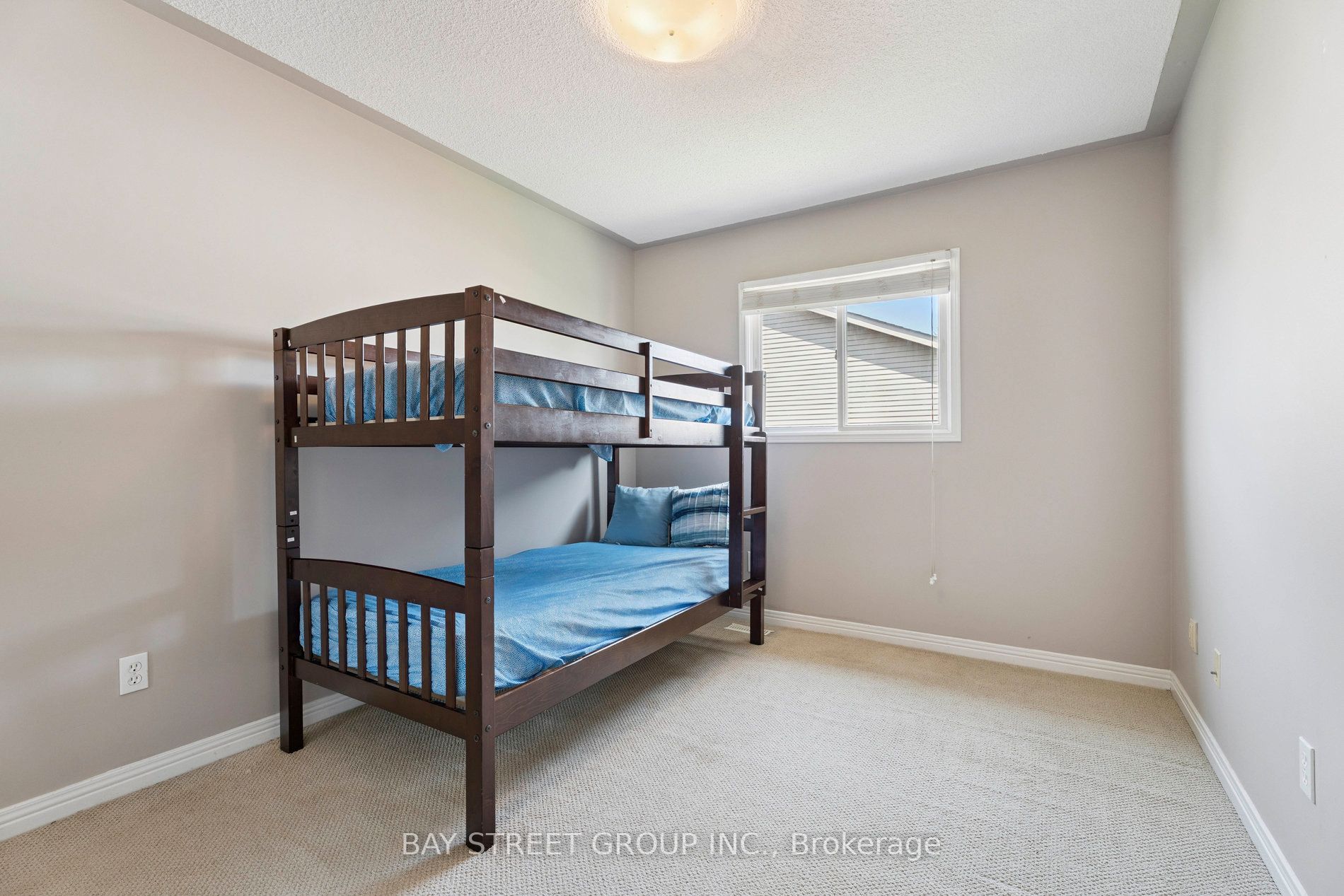 873 Playter Crescent Property Photo 35