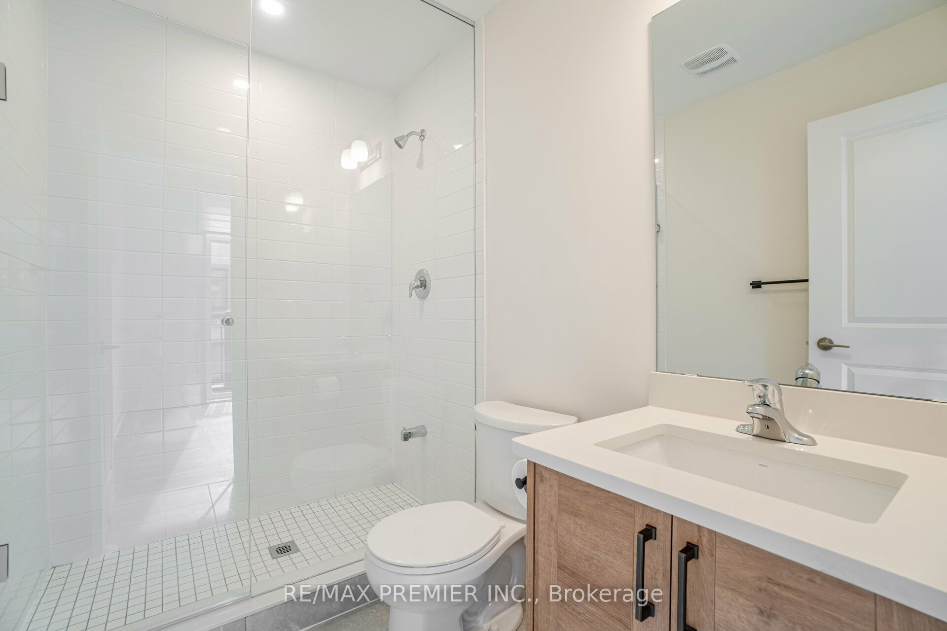 #2 - 12860 Yonge Street Property Photo 17