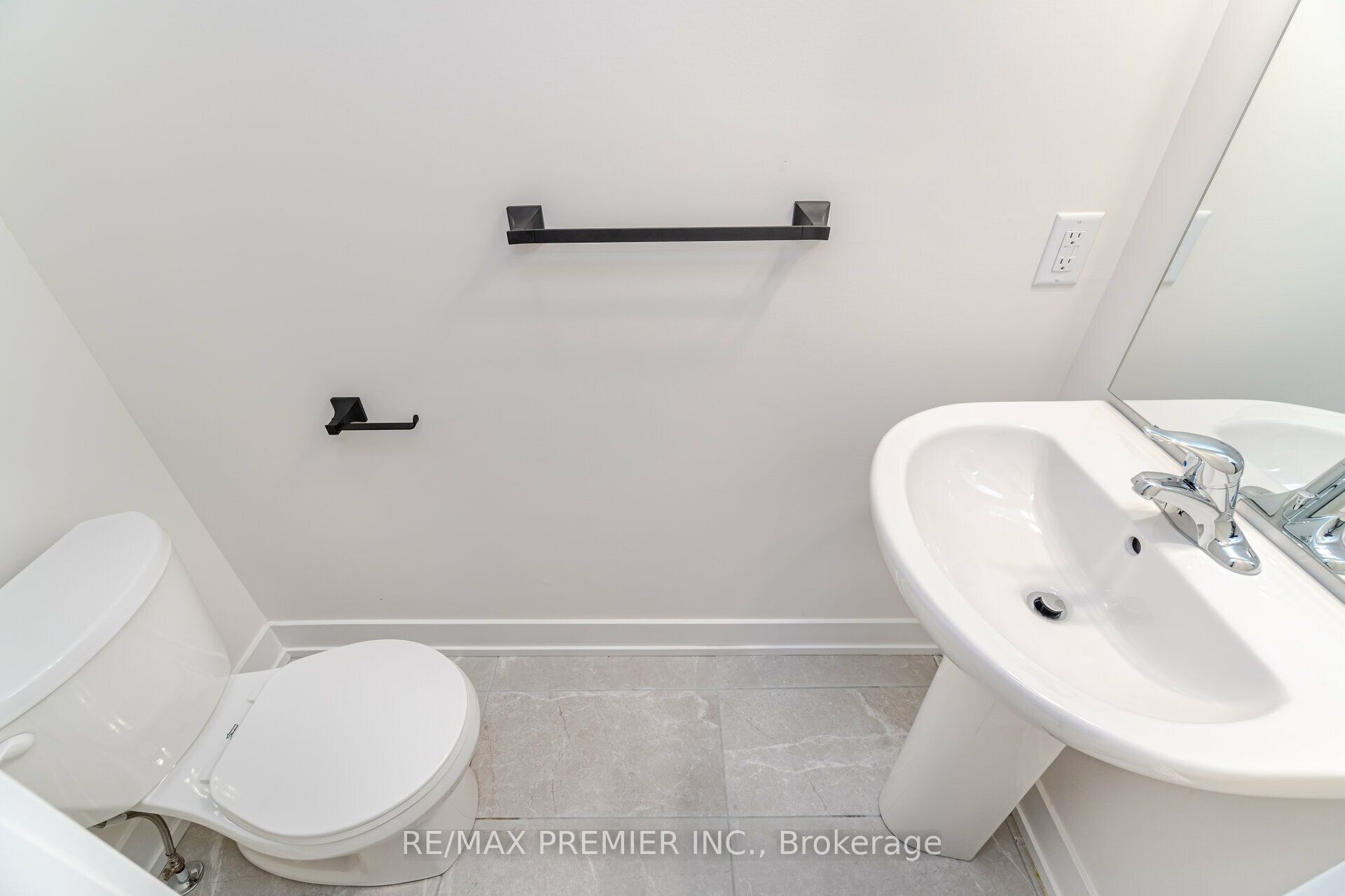 #2 - 12860 Yonge Street Property Photo 22