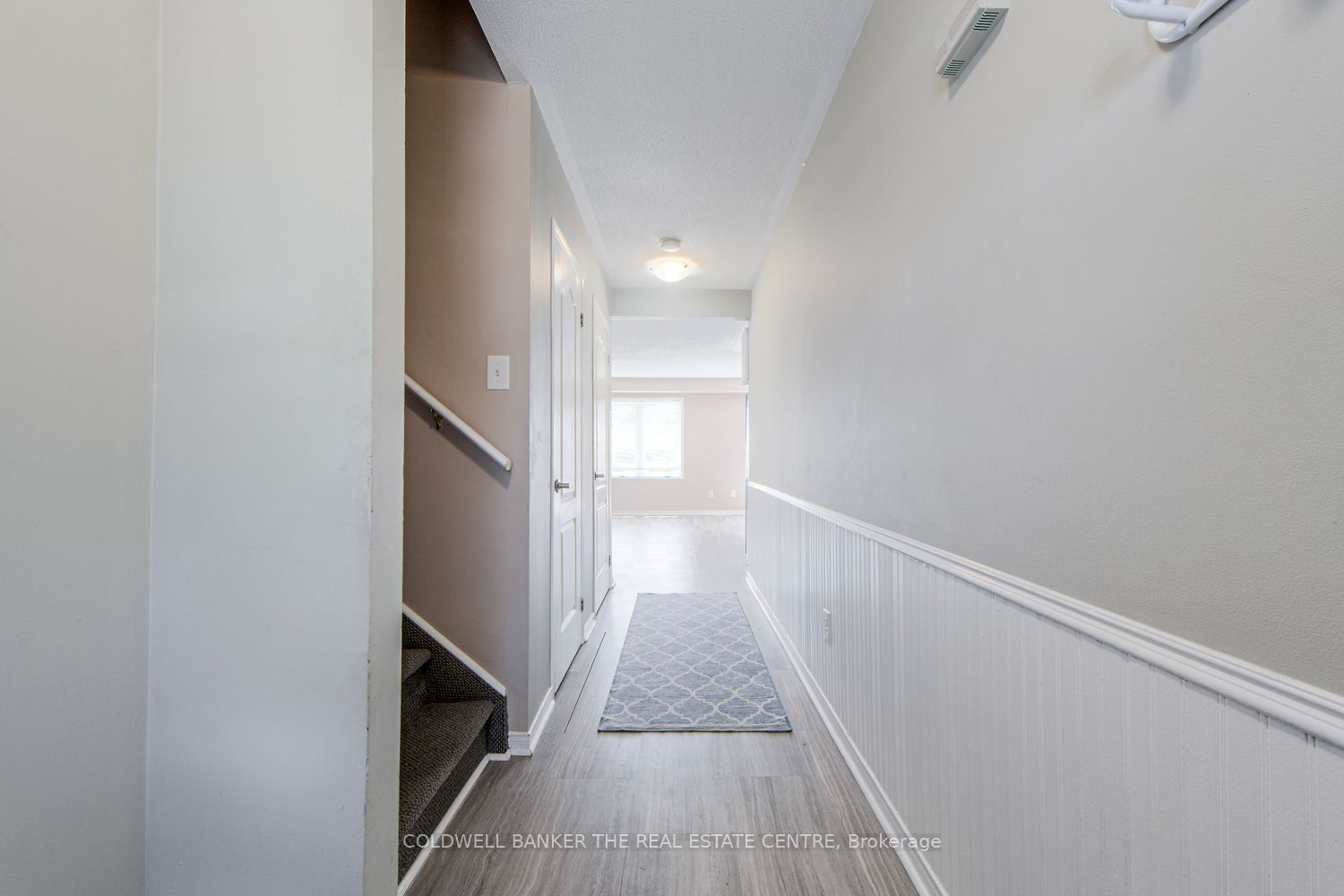 34 W Parkside Crescent S Property Photo 3