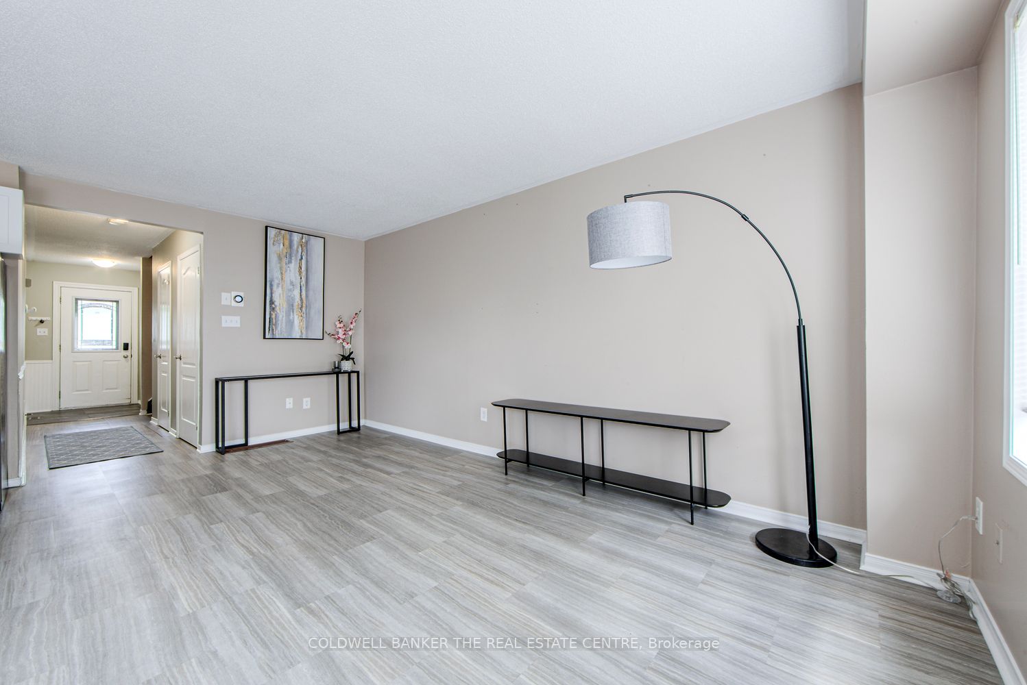 34 W Parkside Crescent S Property Photo 4