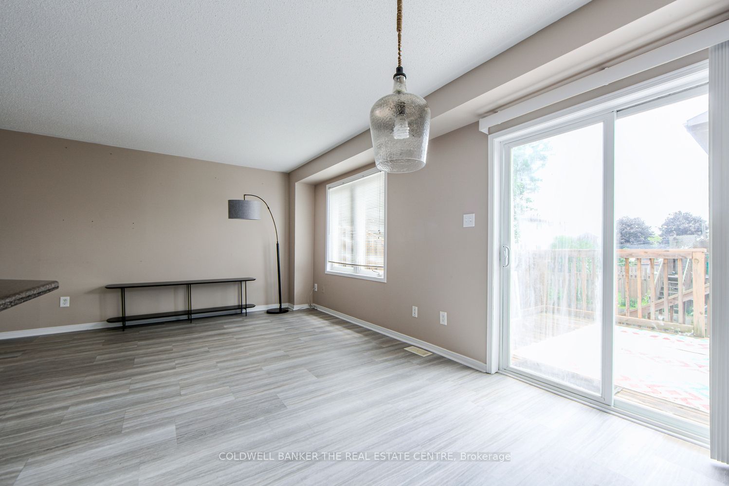 34 W Parkside Crescent S Property Photo 5