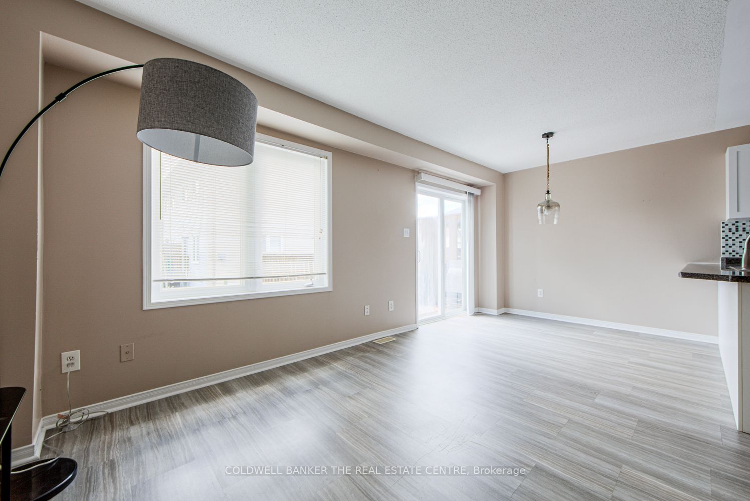 34 W Parkside Crescent S Property Photo 6