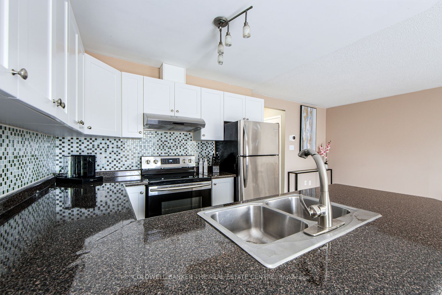34 W Parkside Crescent S Property Photo 8