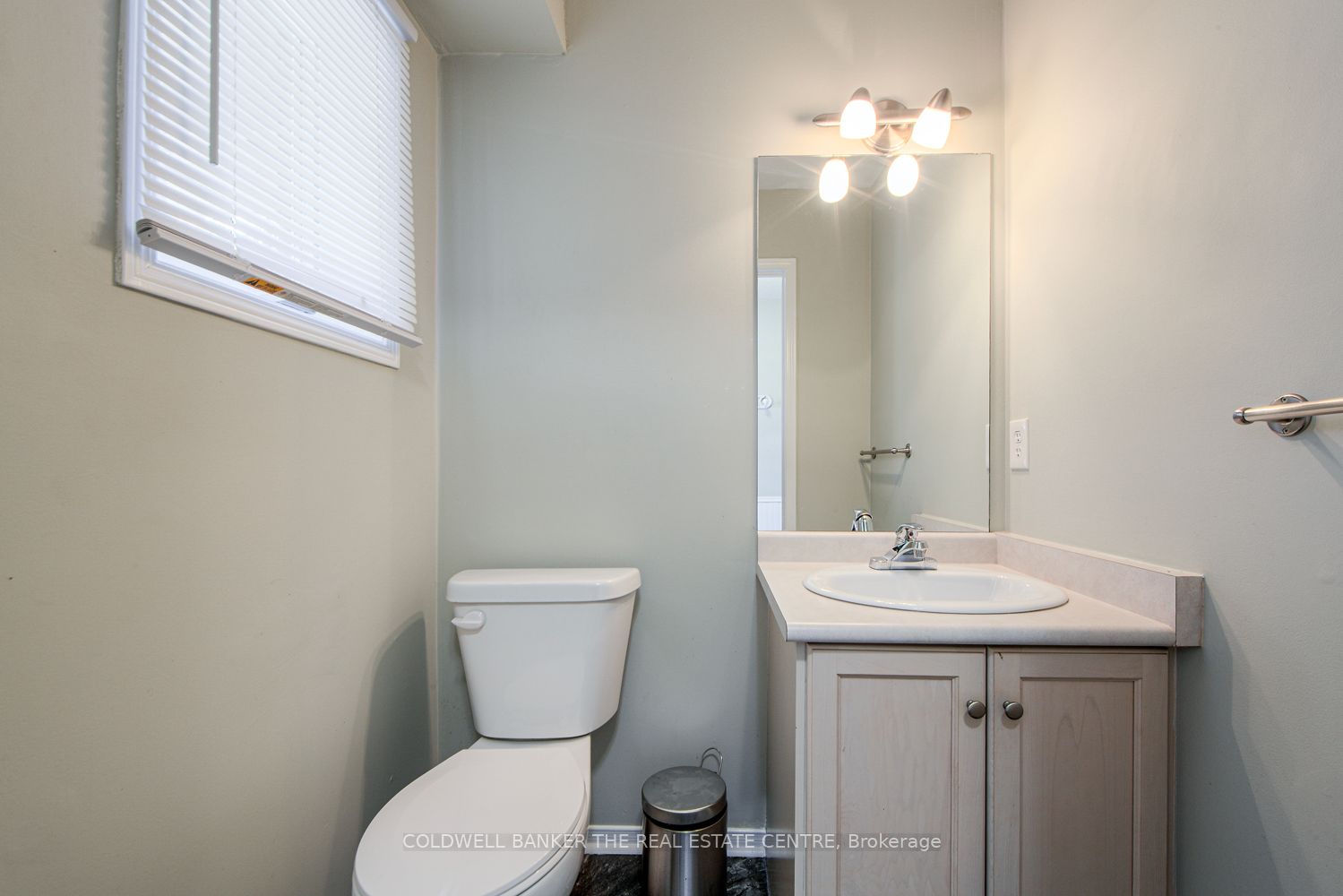 34 W Parkside Crescent S Property Photo 12