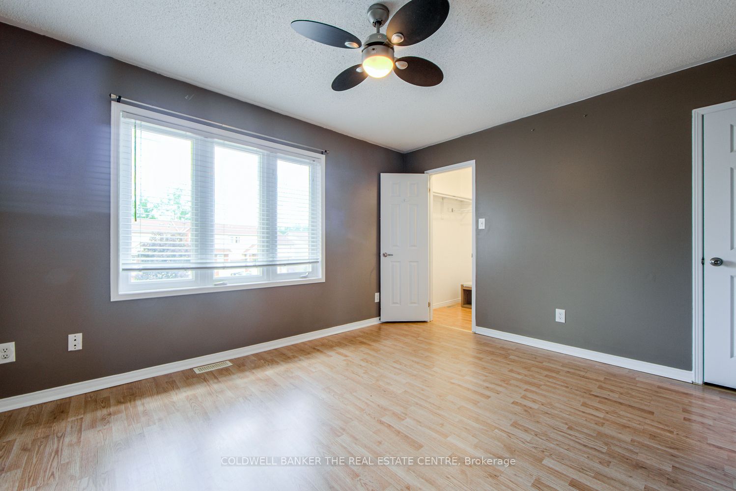 34 W Parkside Crescent S Property Photo 18