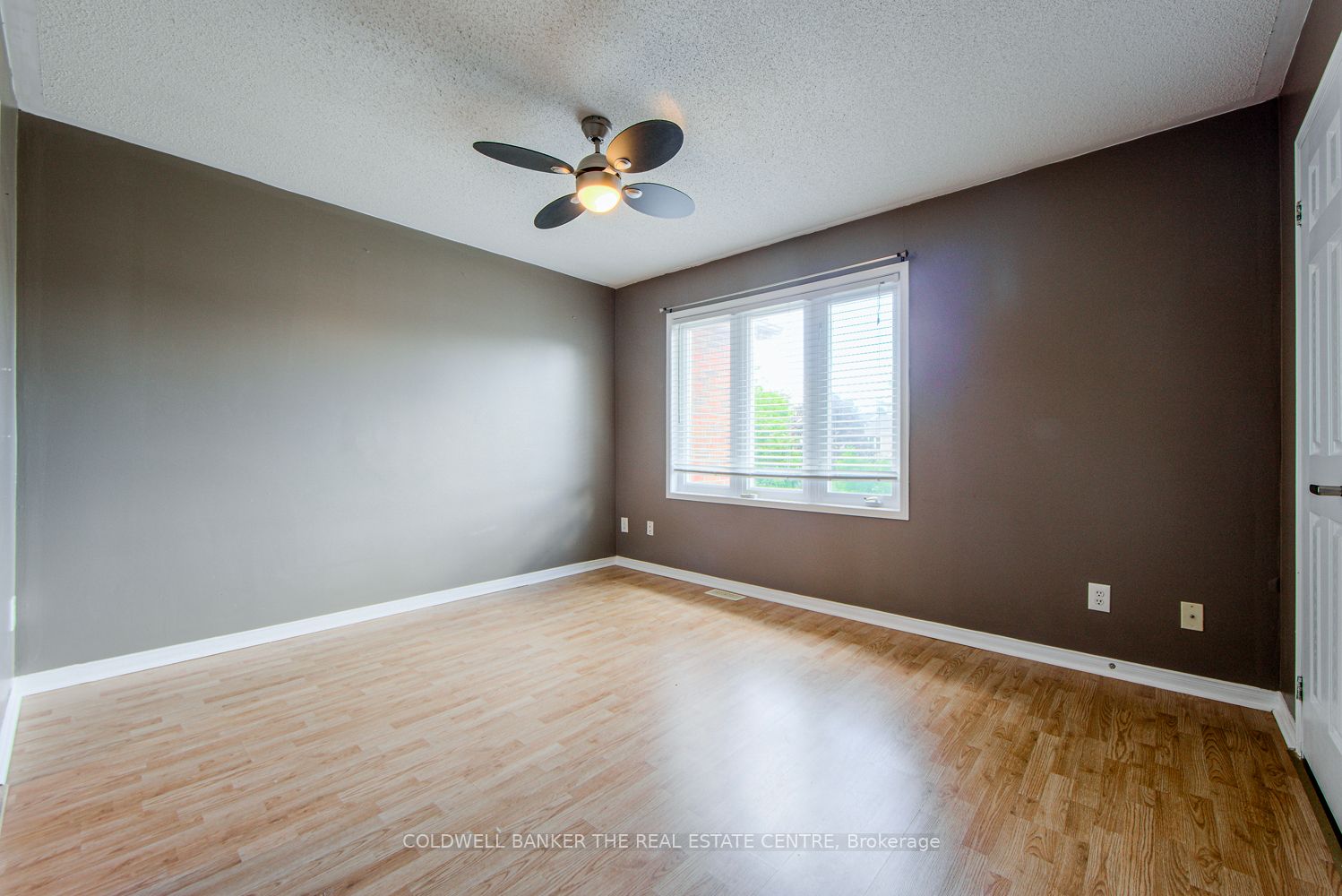 34 W Parkside Crescent S Property Photo 19