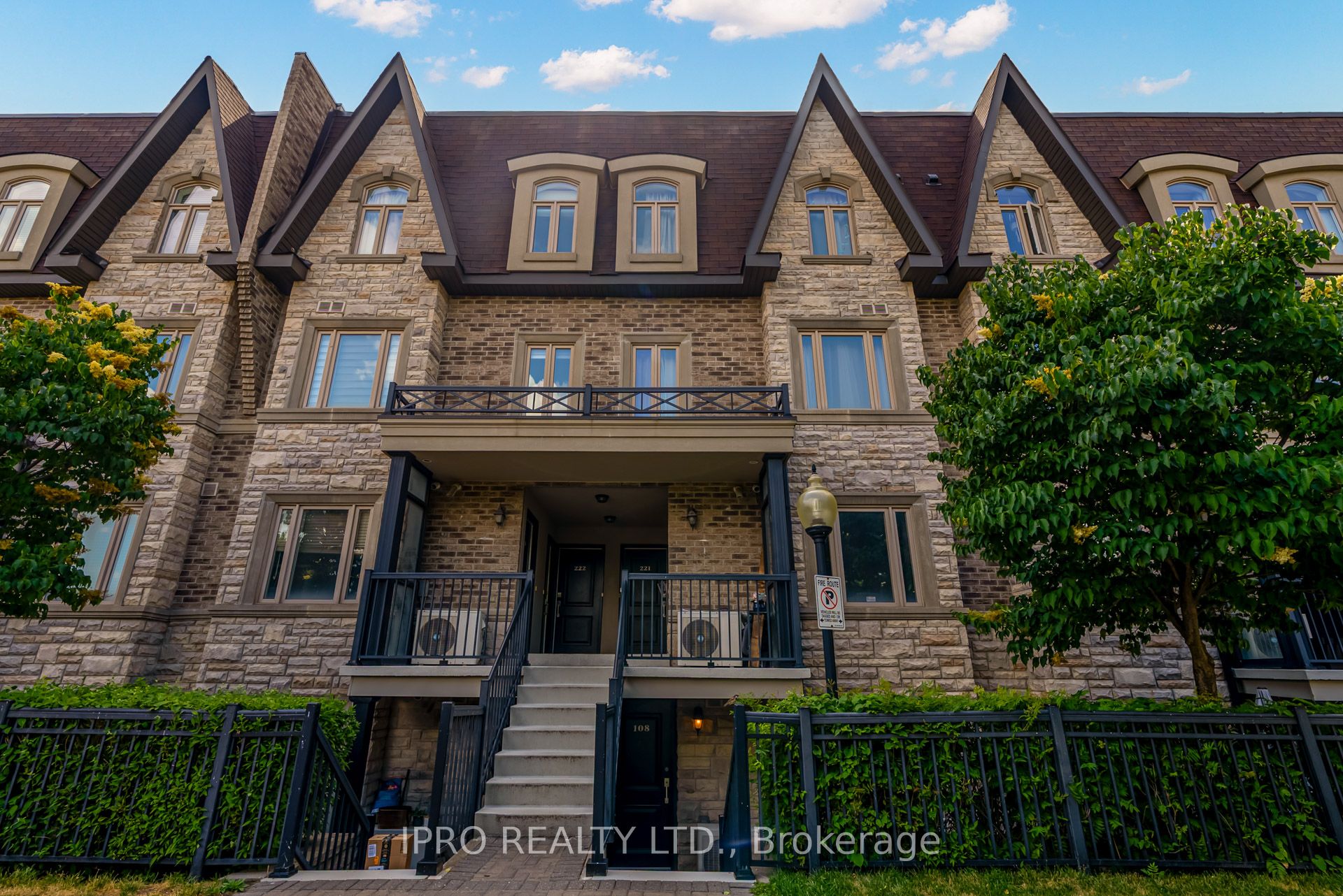 #108 - 320 John Street Property Photo 2