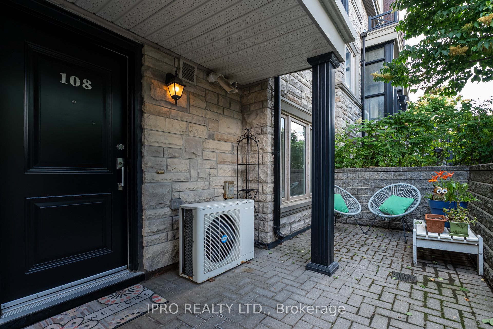 #108 - 320 John Street Property Photo 3