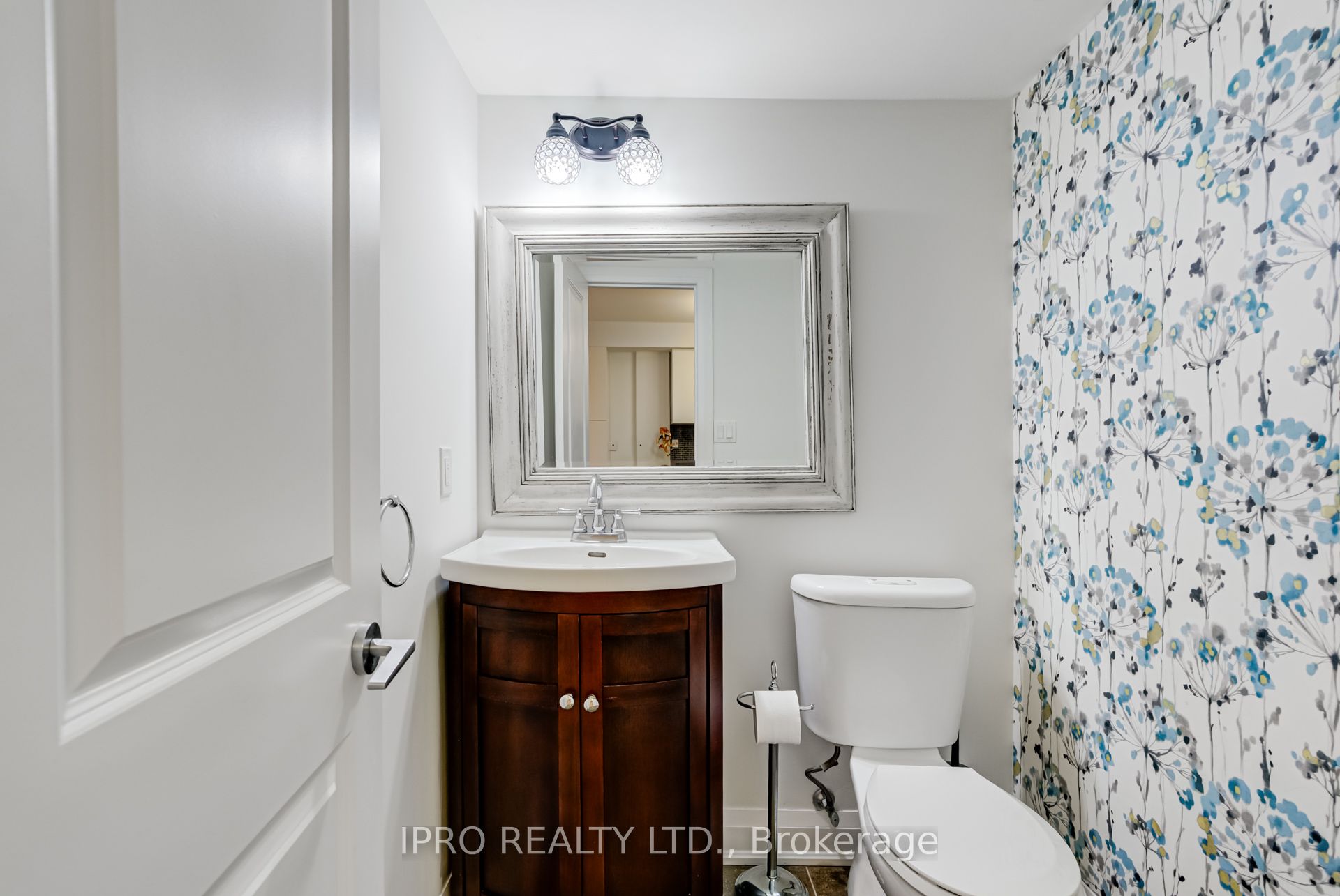 #108 - 320 John Street Property Photo 8