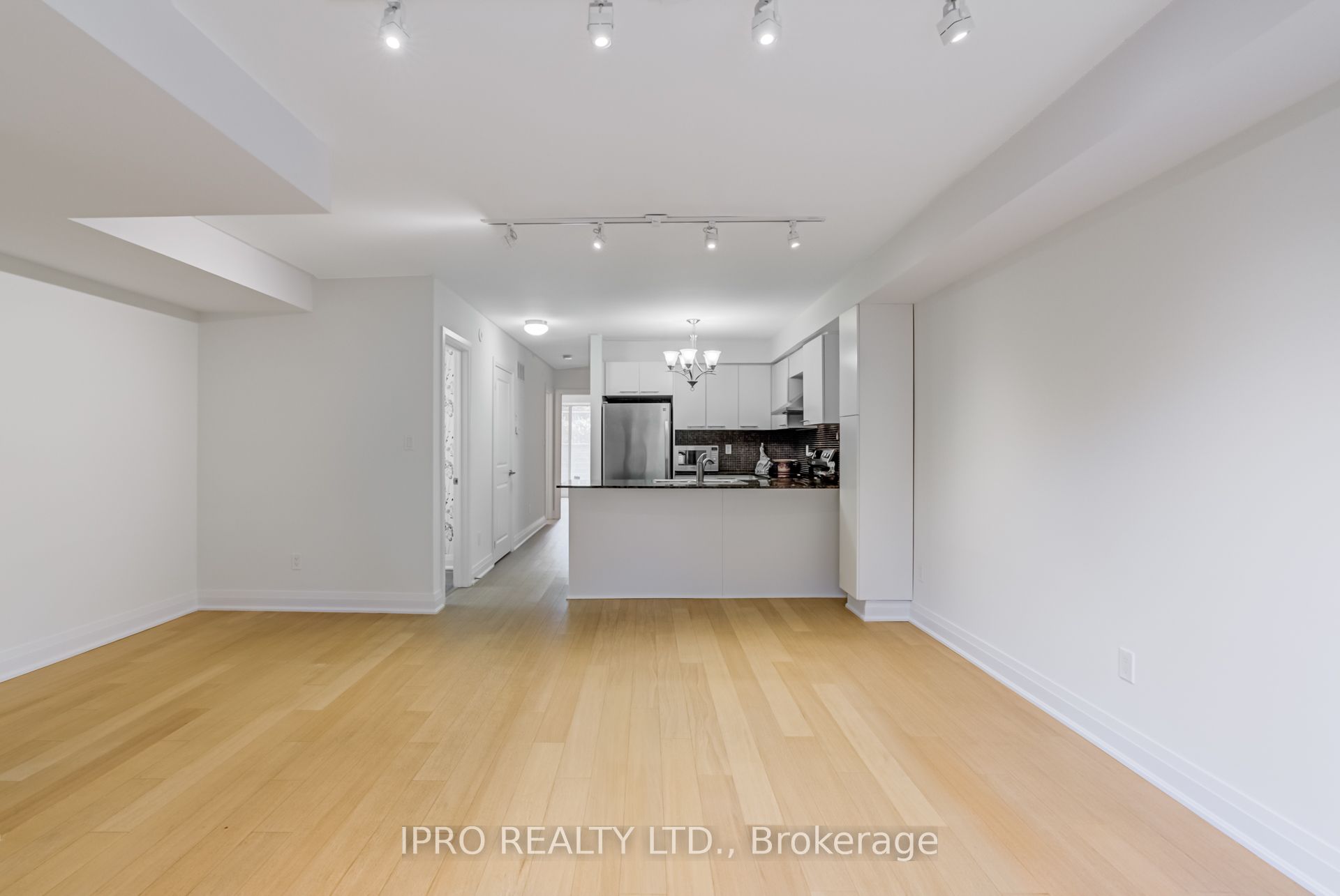 #108 - 320 John Street Property Photo 12