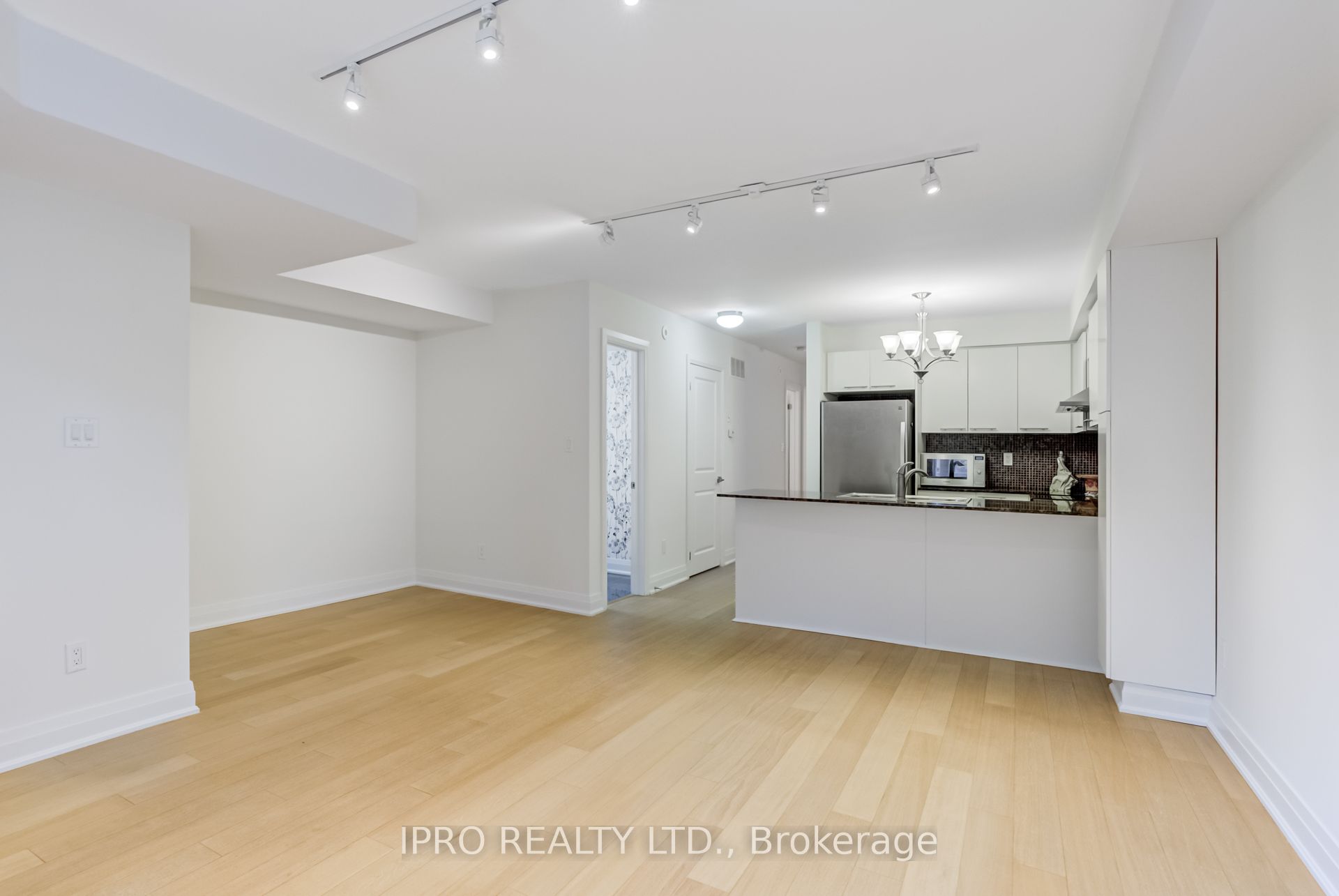 #108 - 320 John Street Property Photo 13