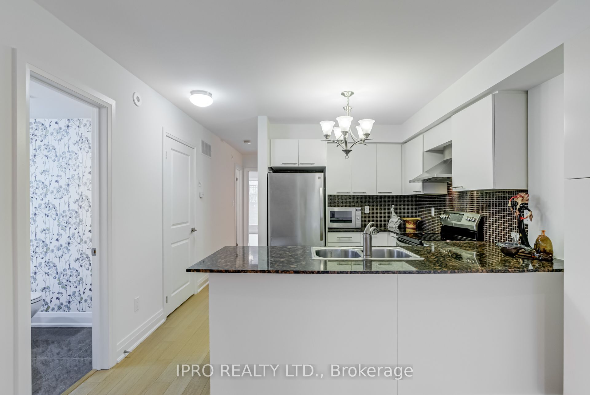 #108 - 320 John Street Property Photo 14