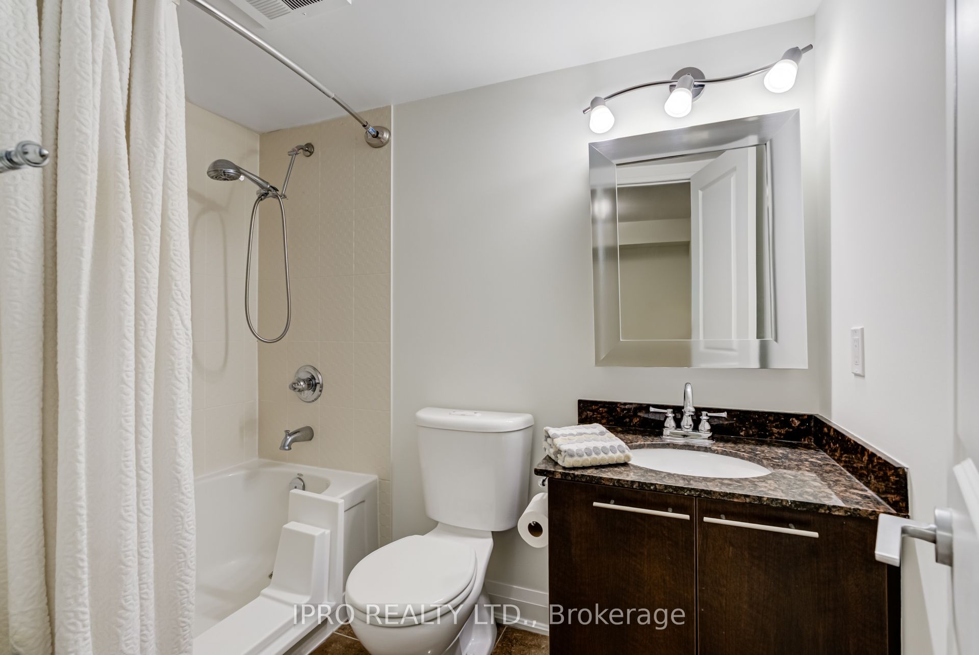 #108 - 320 John Street Property Photo 18