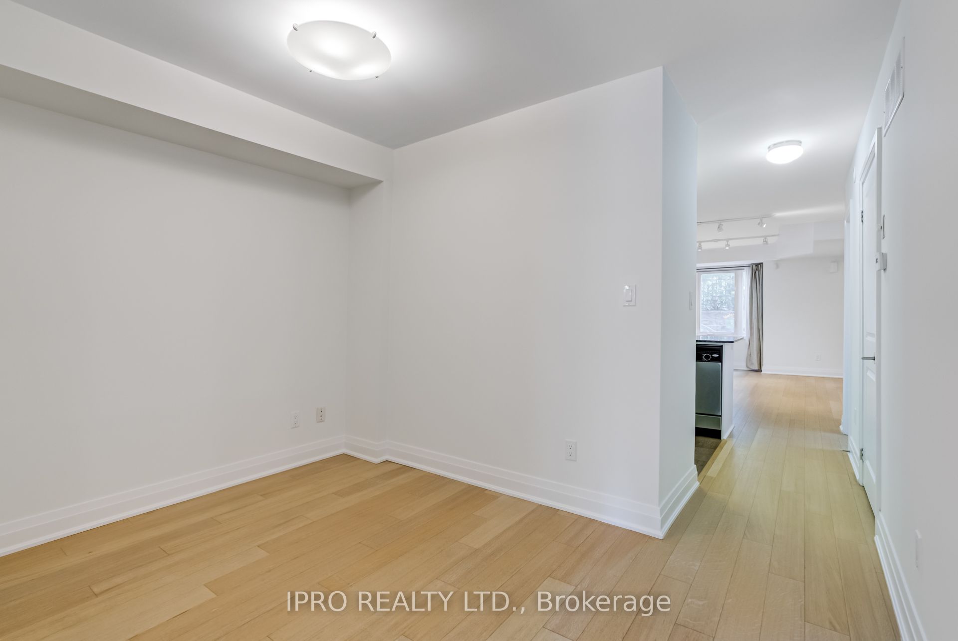 #108 - 320 John Street Property Photo 19