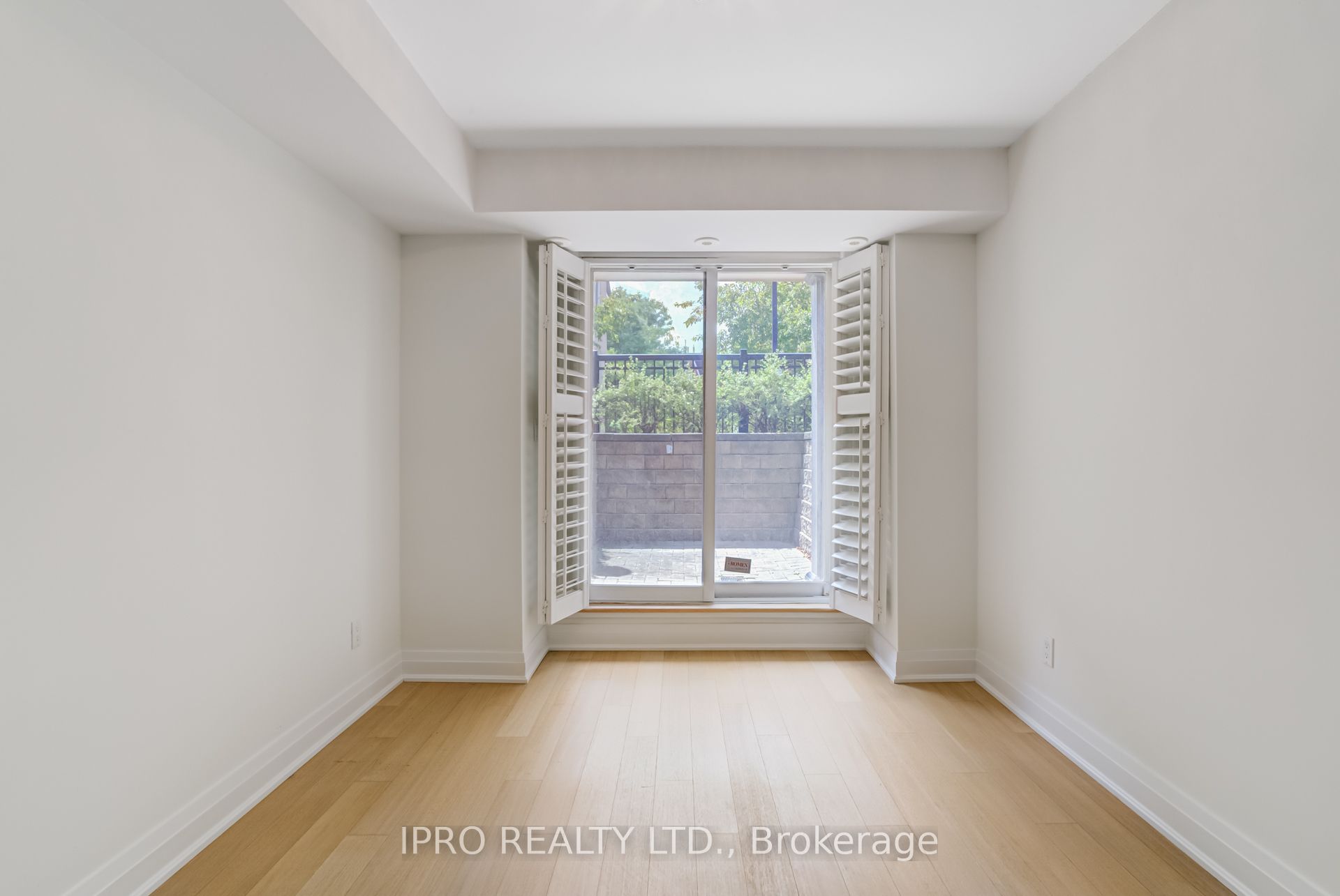 #108 - 320 John Street Property Photo 22