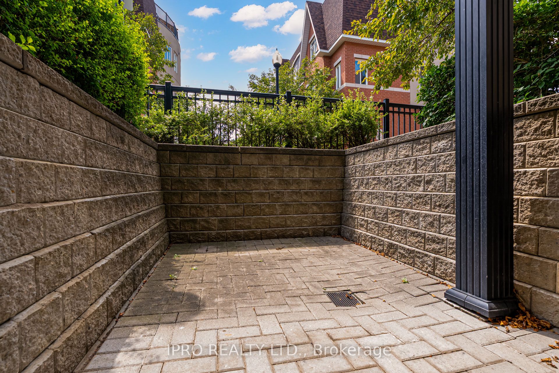 #108 - 320 John Street Property Photo 24