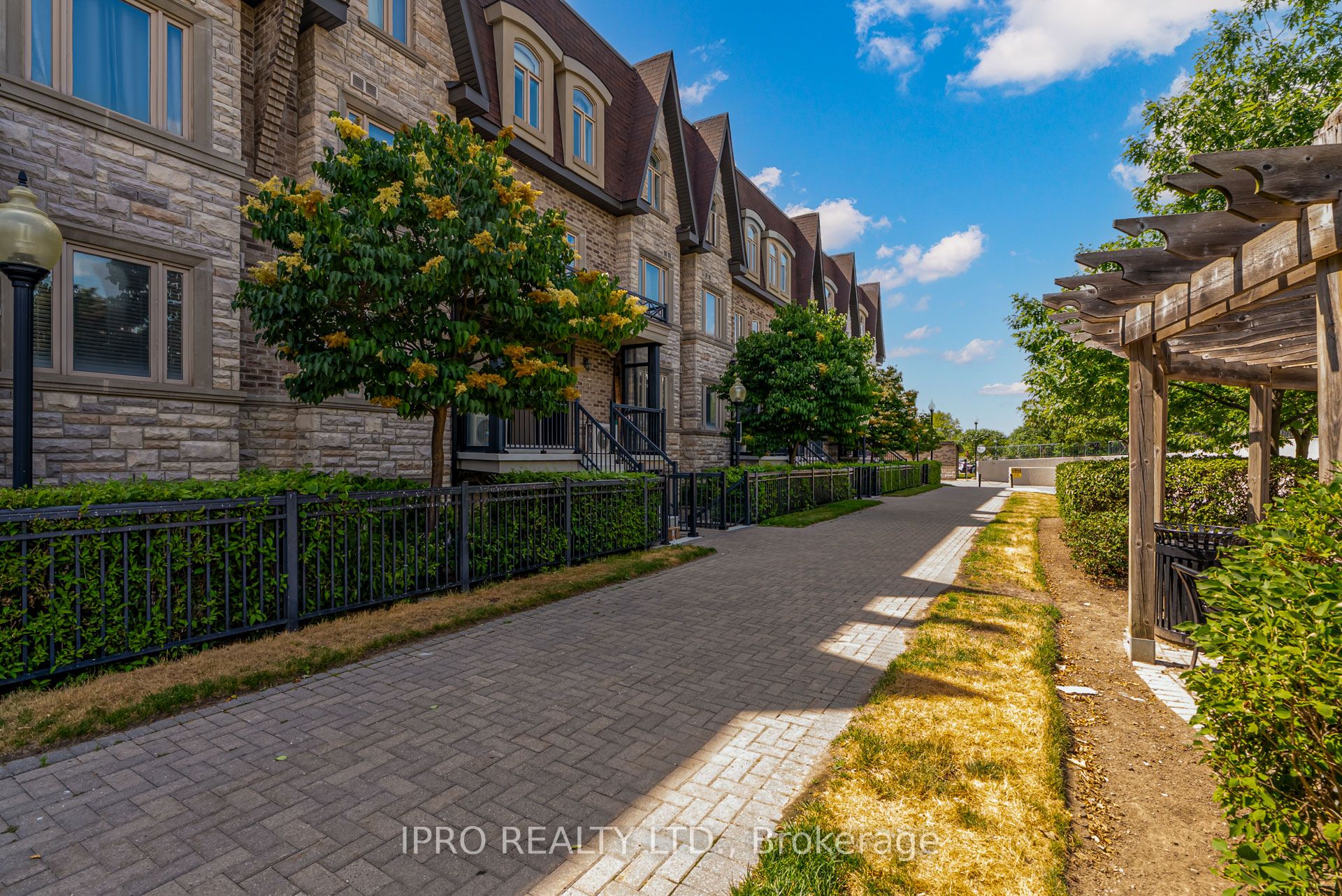 #108 - 320 John Street Property Photo 26