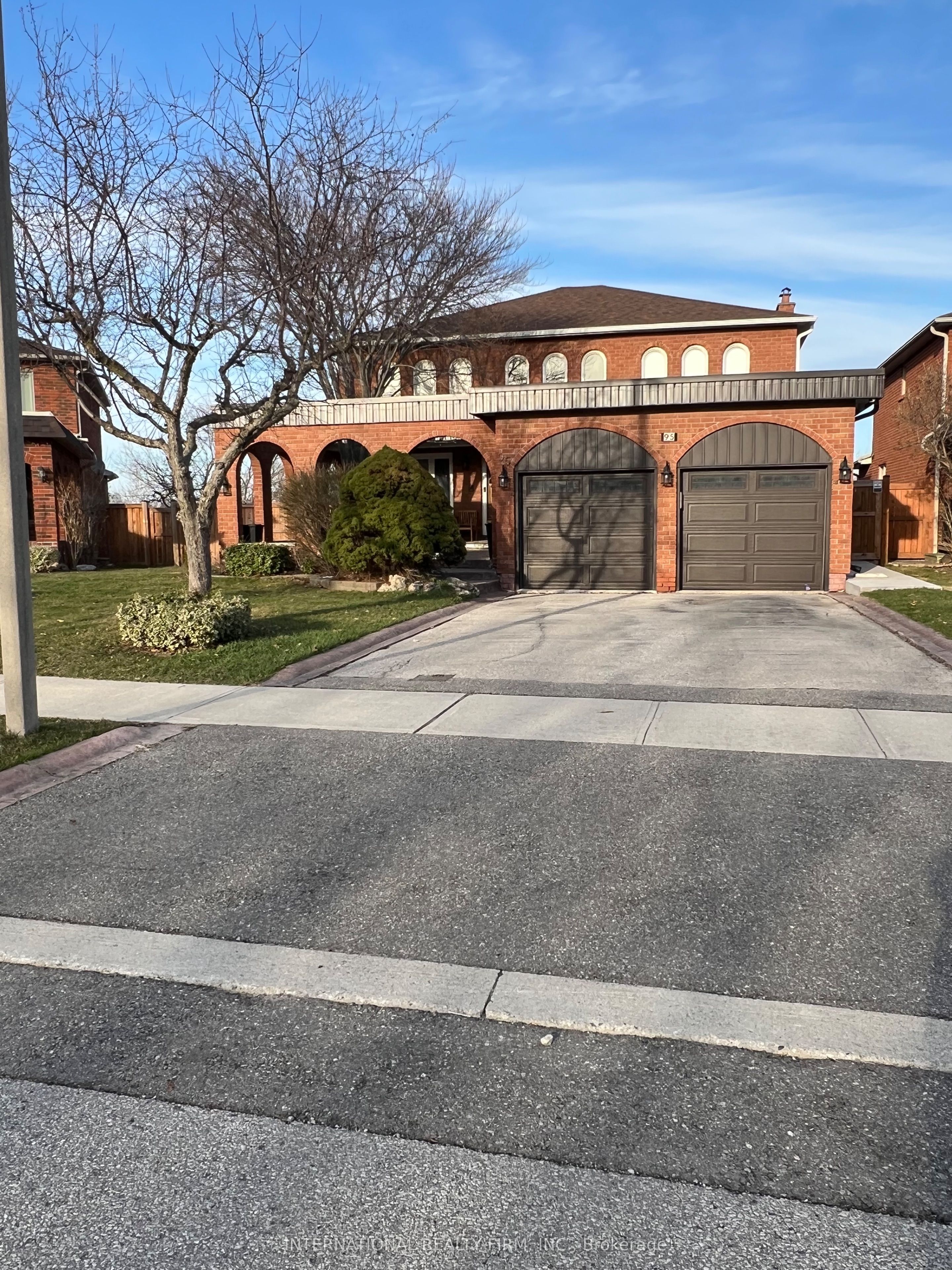 95 Dunstan Cres Property Photo 1