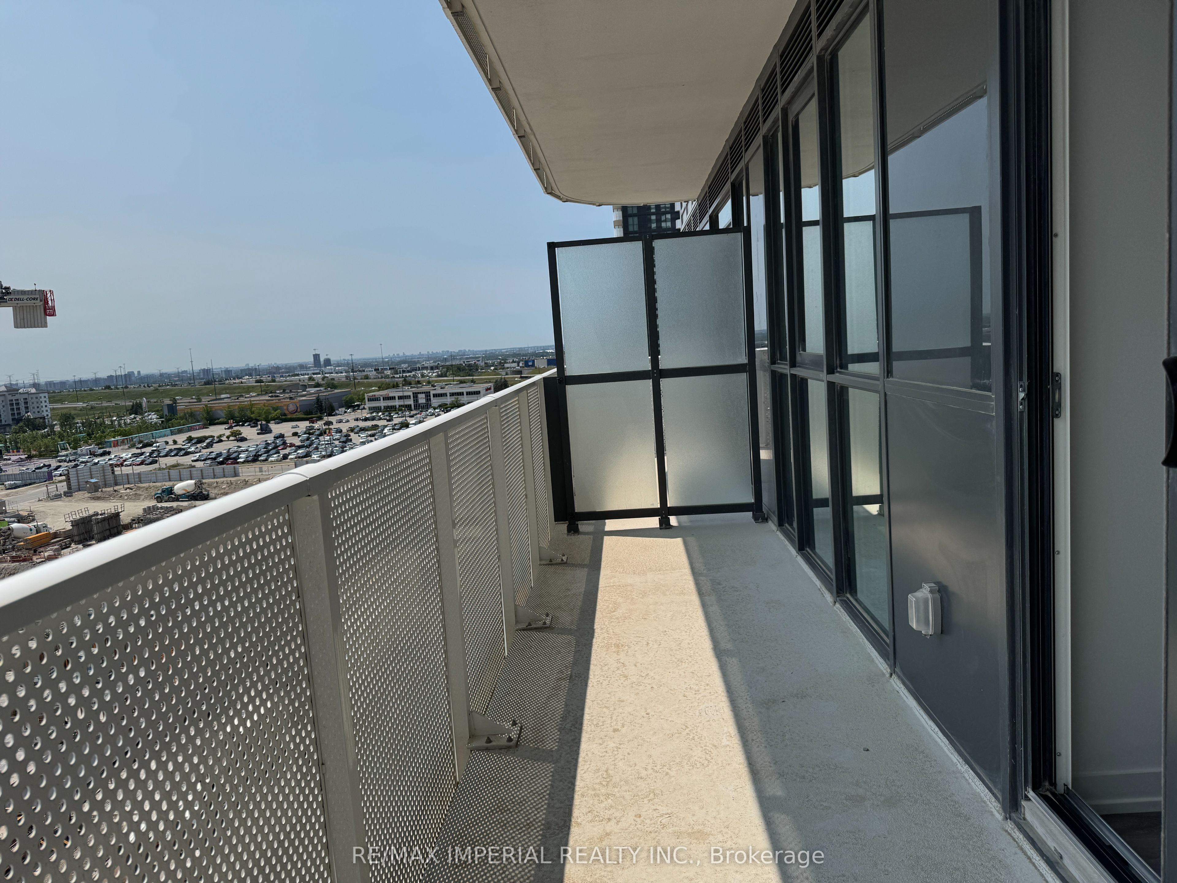 #811 - 28 Interchange Way Property Photo 17