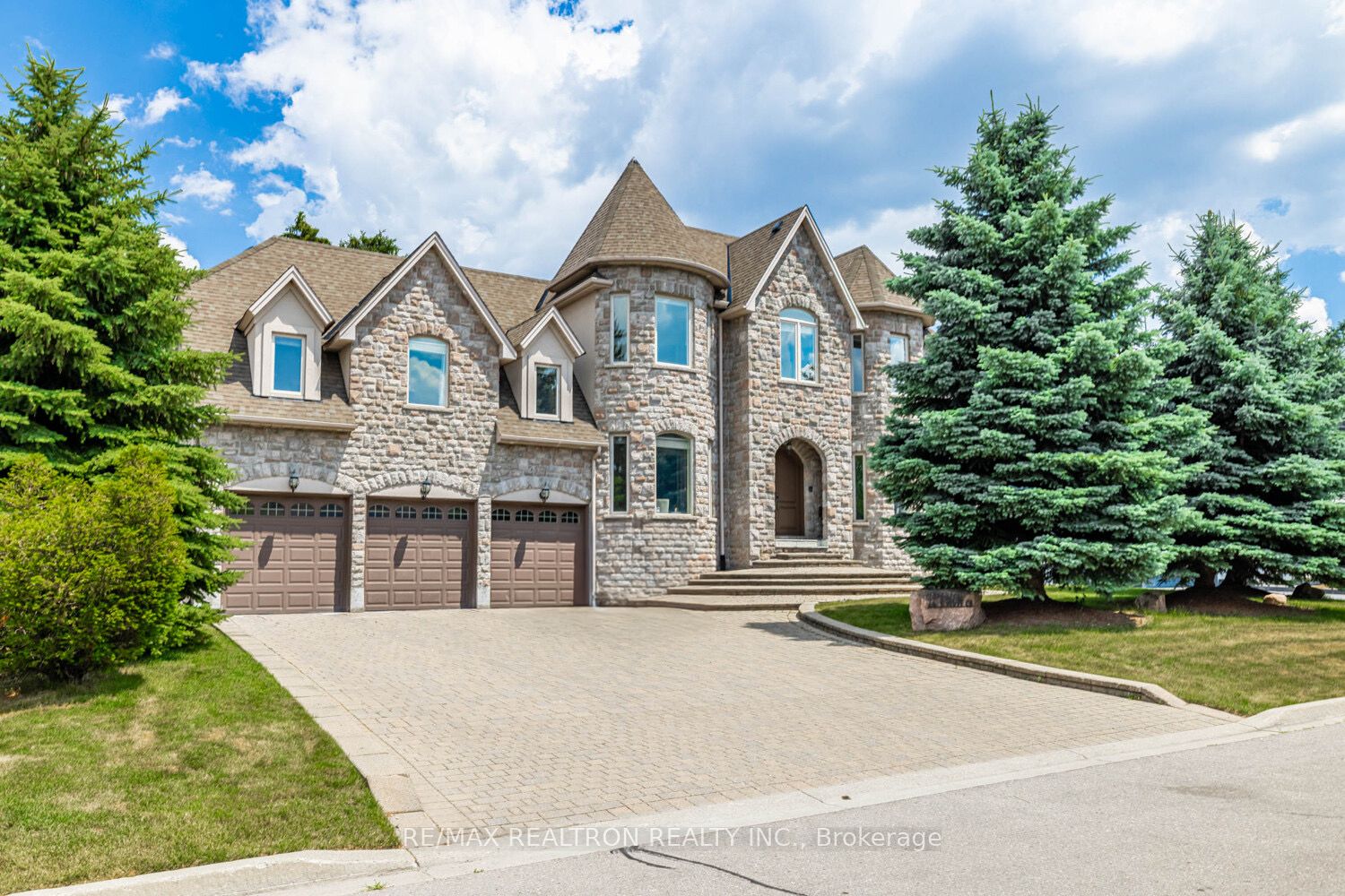 12 Orlon Crescent Property Photo 1
