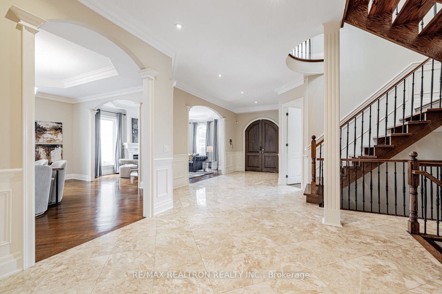 12 Orlon Crescent Property Photo 3
