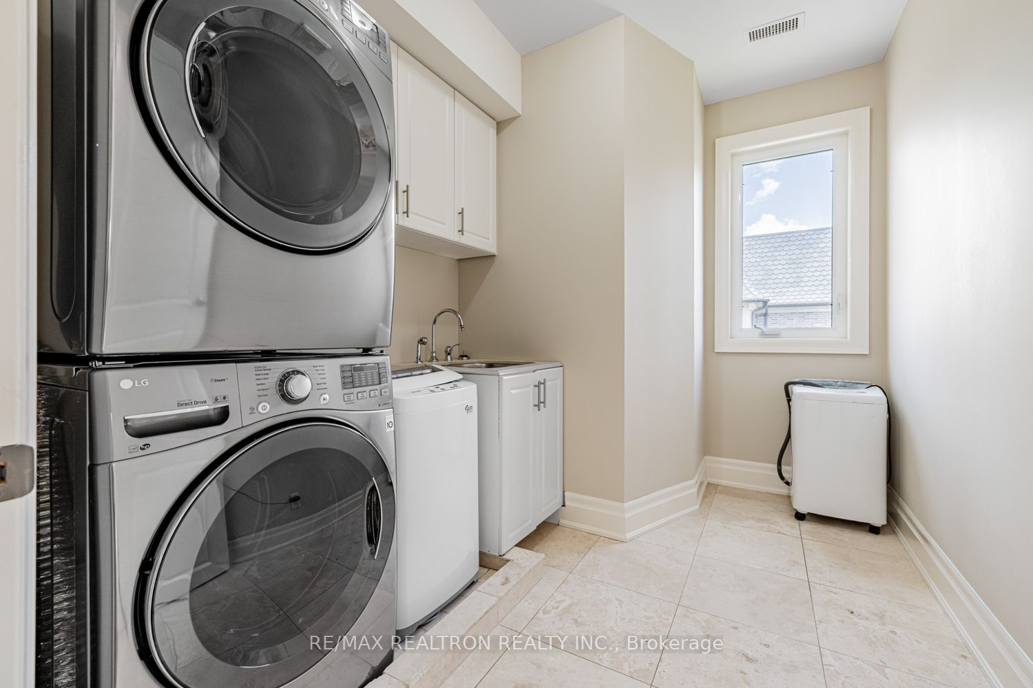 12 Orlon Crescent Property Photo 22