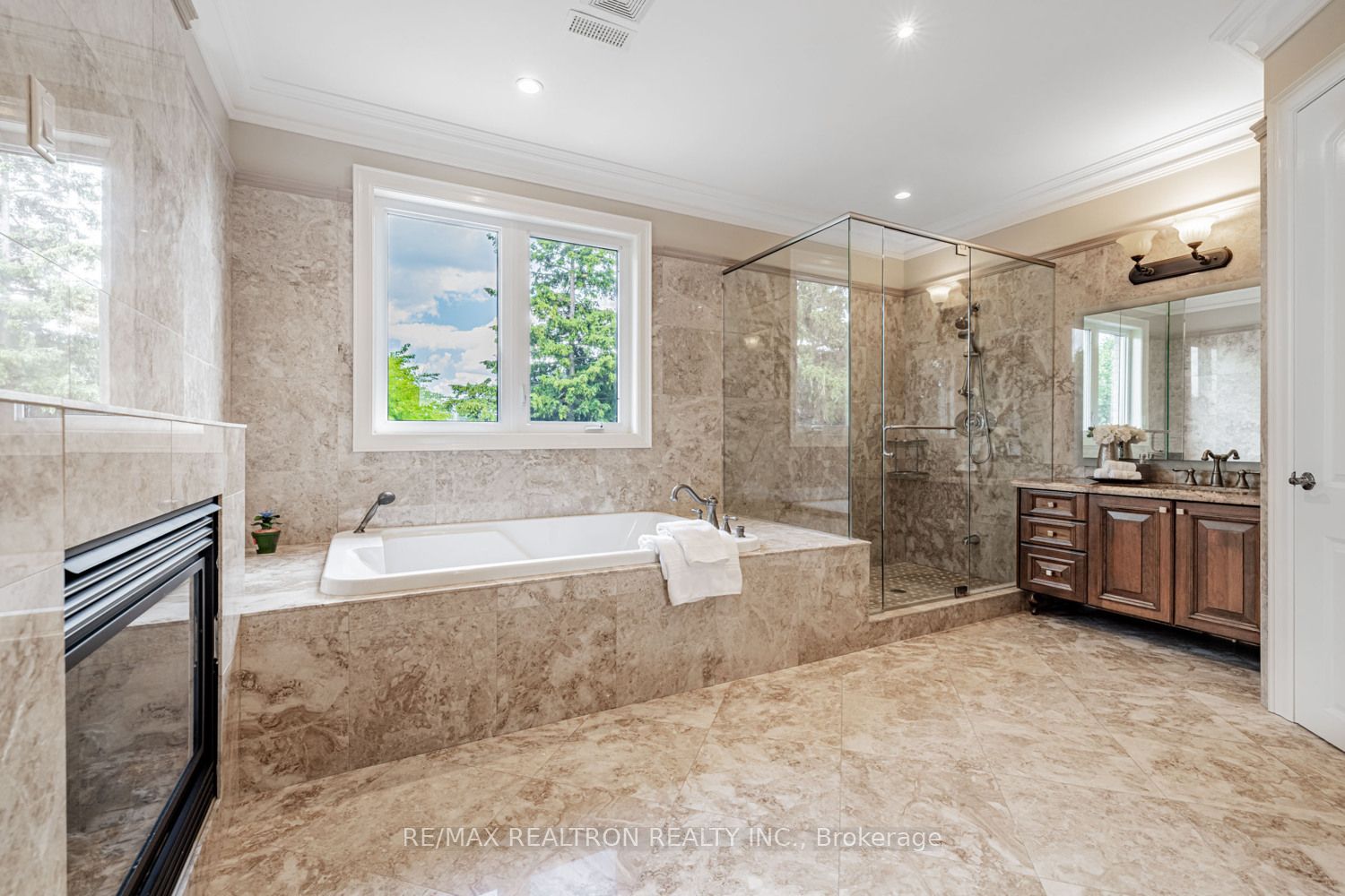 12 Orlon Crescent Property Photo 23