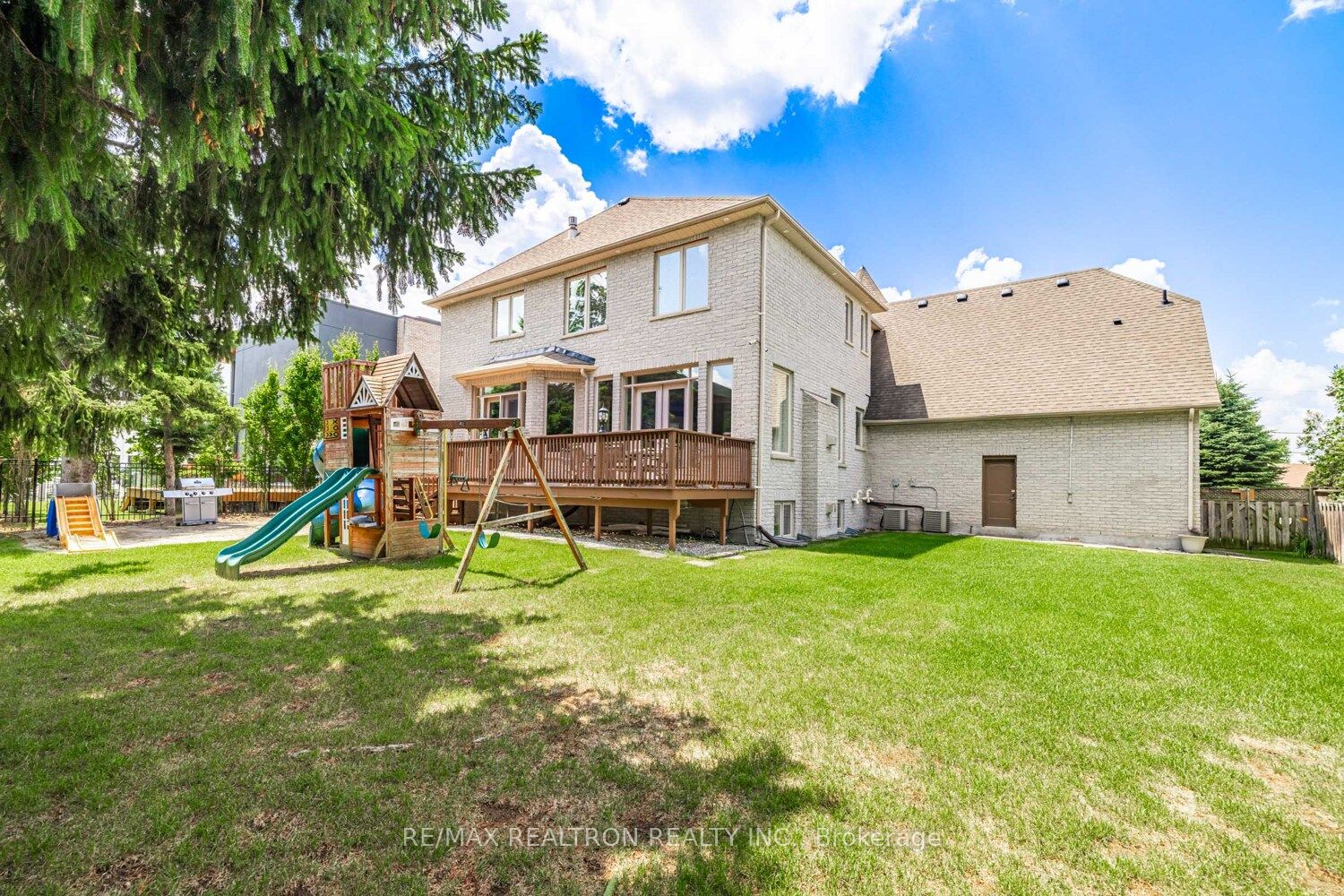 12 Orlon Crescent Property Photo 31